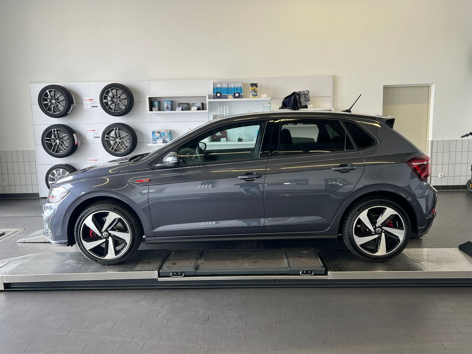 Fahrzeugabbildung Volkswagen Polo GTI 2.0 TSI DSG *IQ.Light, ACC, Ready2Disco