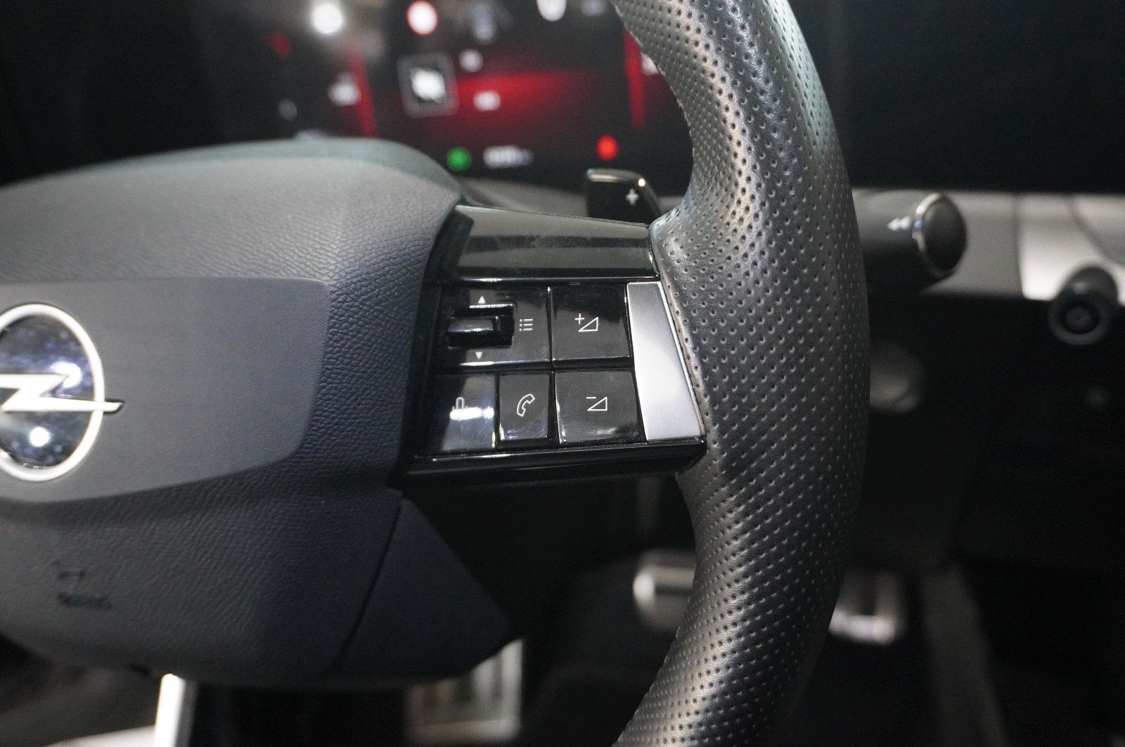 Fahrzeugabbildung Opel Astra L ST 1.2T GS LINE NAVI/LED/360°/VIRT./DAB+