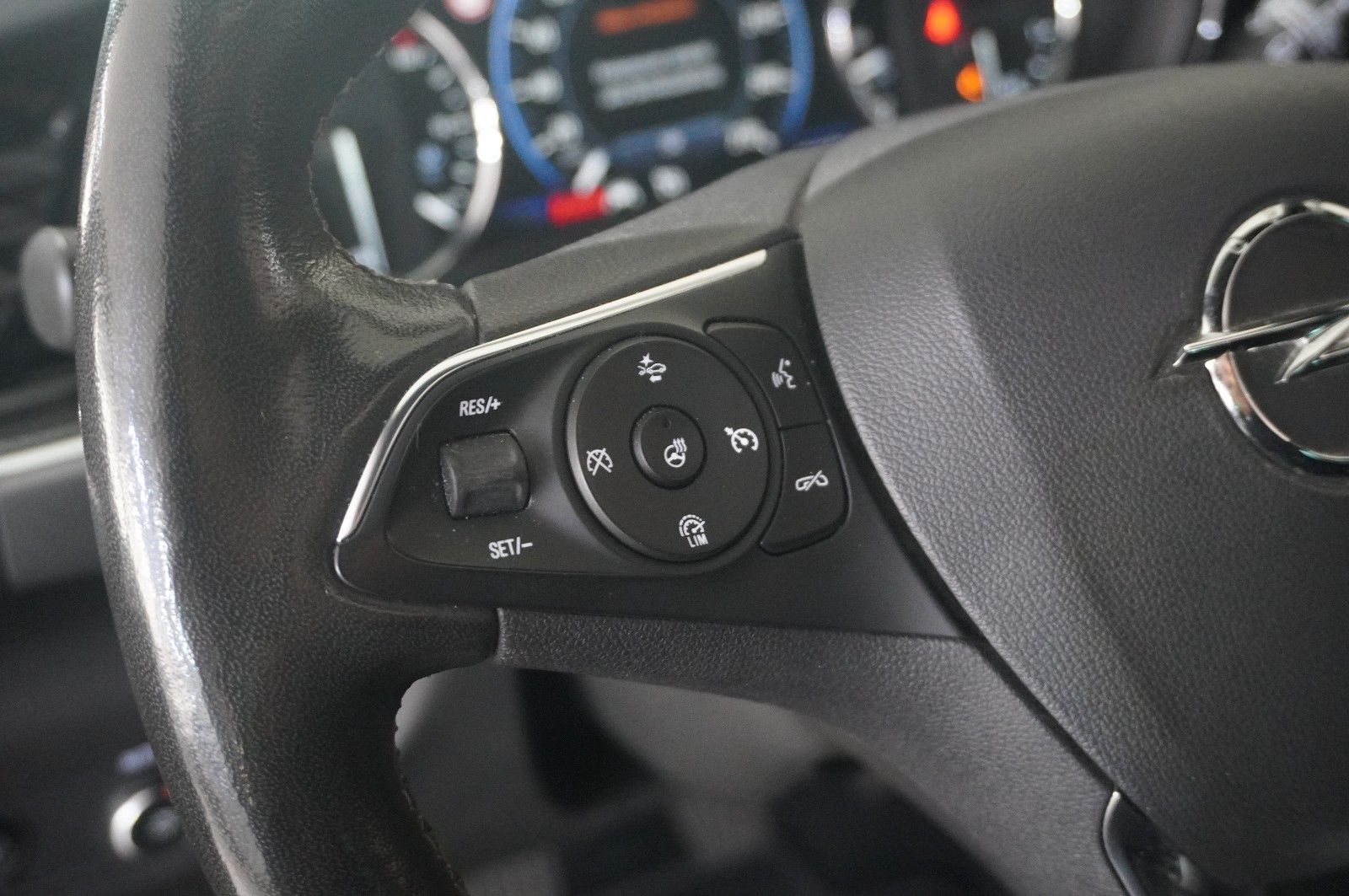 Fahrzeugabbildung Opel Insignia B ST 2.0D ELEGANCE NAVI/LED/KAMERA/PANO