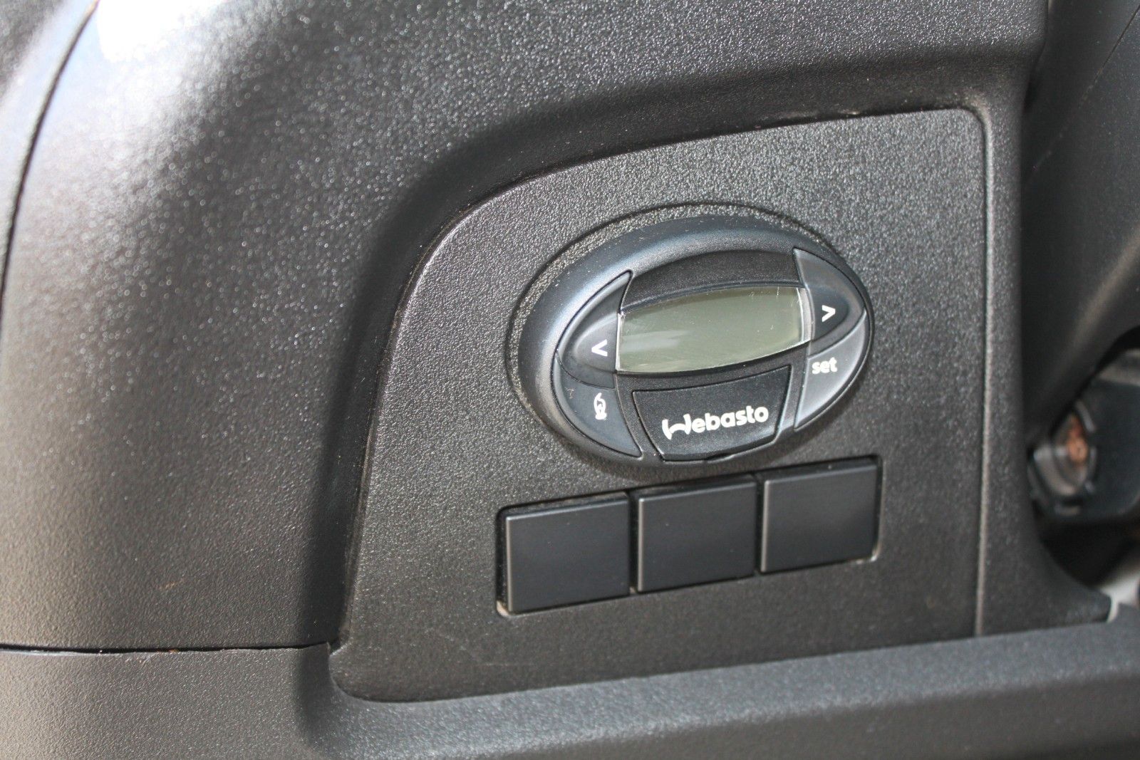 Fahrzeugabbildung Iveco Daily DoKa 35S14Kipper/Webasto
