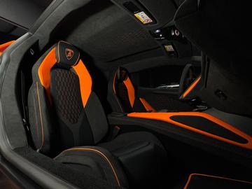 صورة 5 لـ 2024 Lamborghini REVUELTO