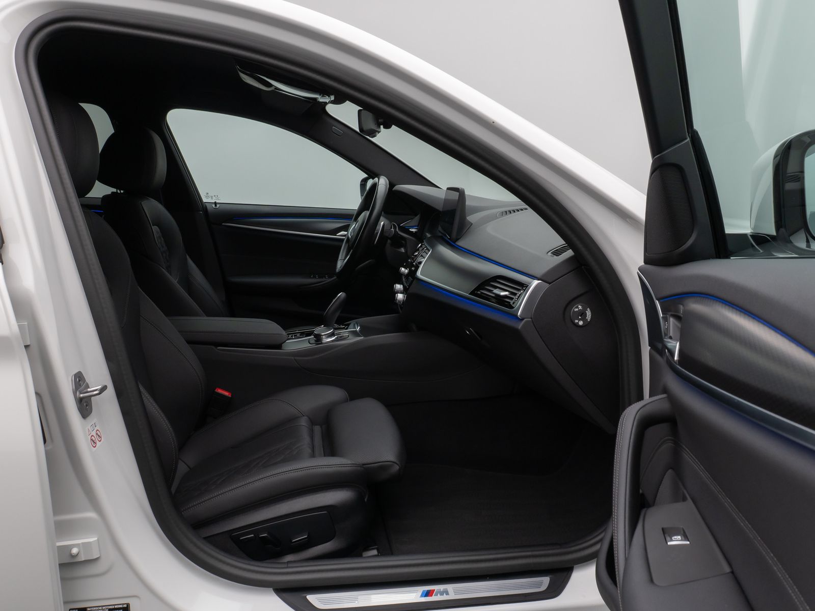 Fahrzeugabbildung BMW 530d M Sportpaket Pro Kamera DAB HiFi Alarm AHK