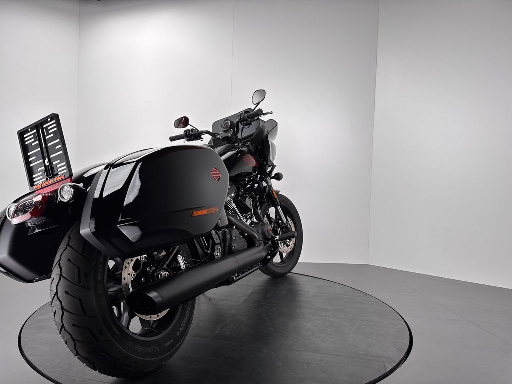 Fahrzeugabbildung Harley-Davidson LOW RIDER ST FXLRST