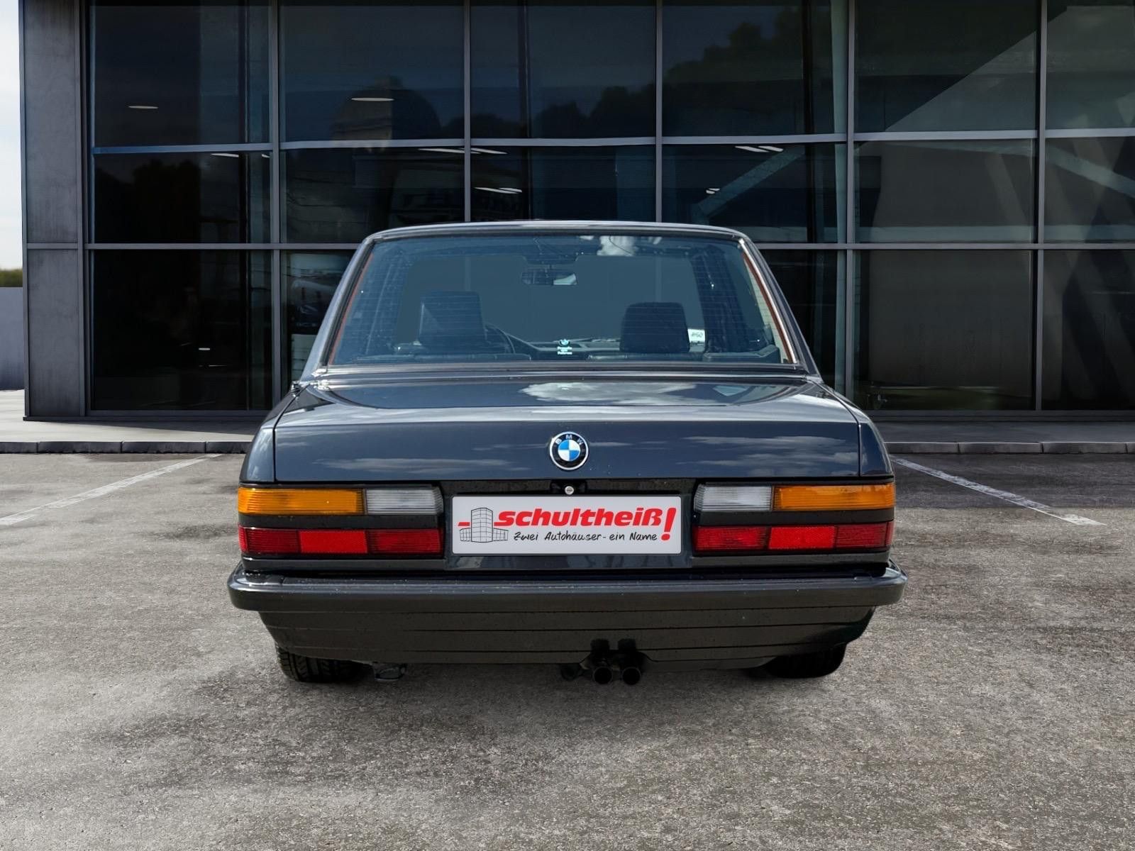 Fahrzeugabbildung BMW 535i
