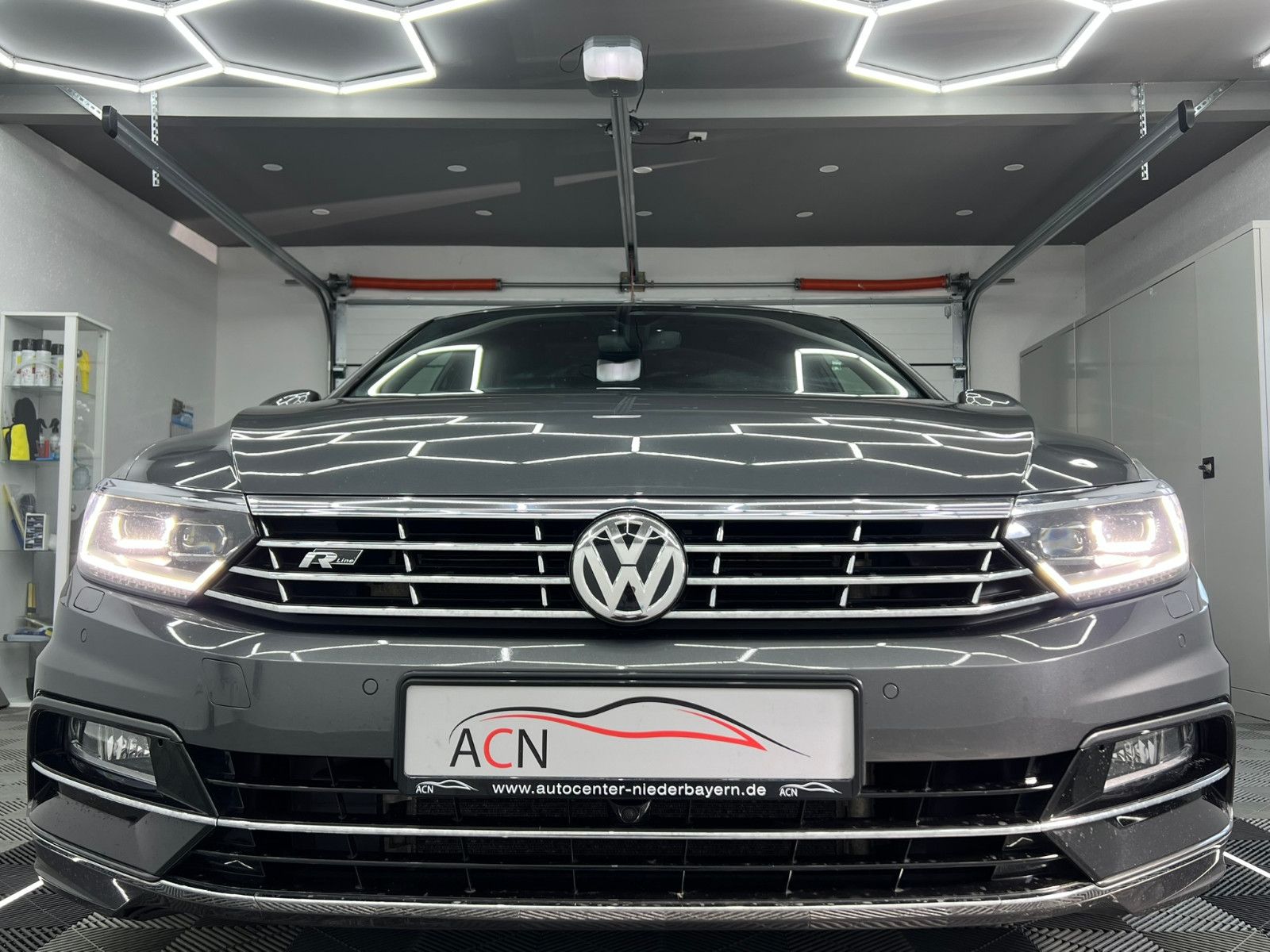 Fahrzeugabbildung Volkswagen Passat Lim. Highline 4Motion R-LINE/ACC/AHK/STHZ