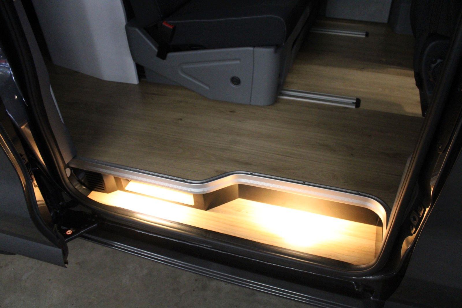 Fahrzeugabbildung Ford Transit Custom Nugget L1 Titanium Aufstelldach