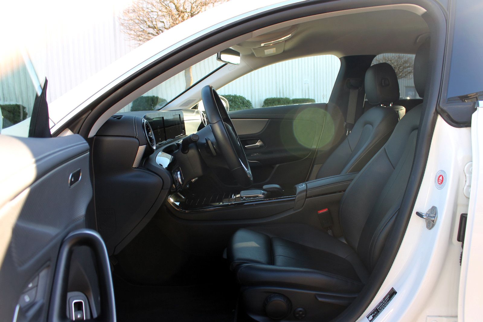 Fahrzeugabbildung Mercedes-Benz CLA 250e Shooting Brake  NAV LED PDC TEMP KAM BT