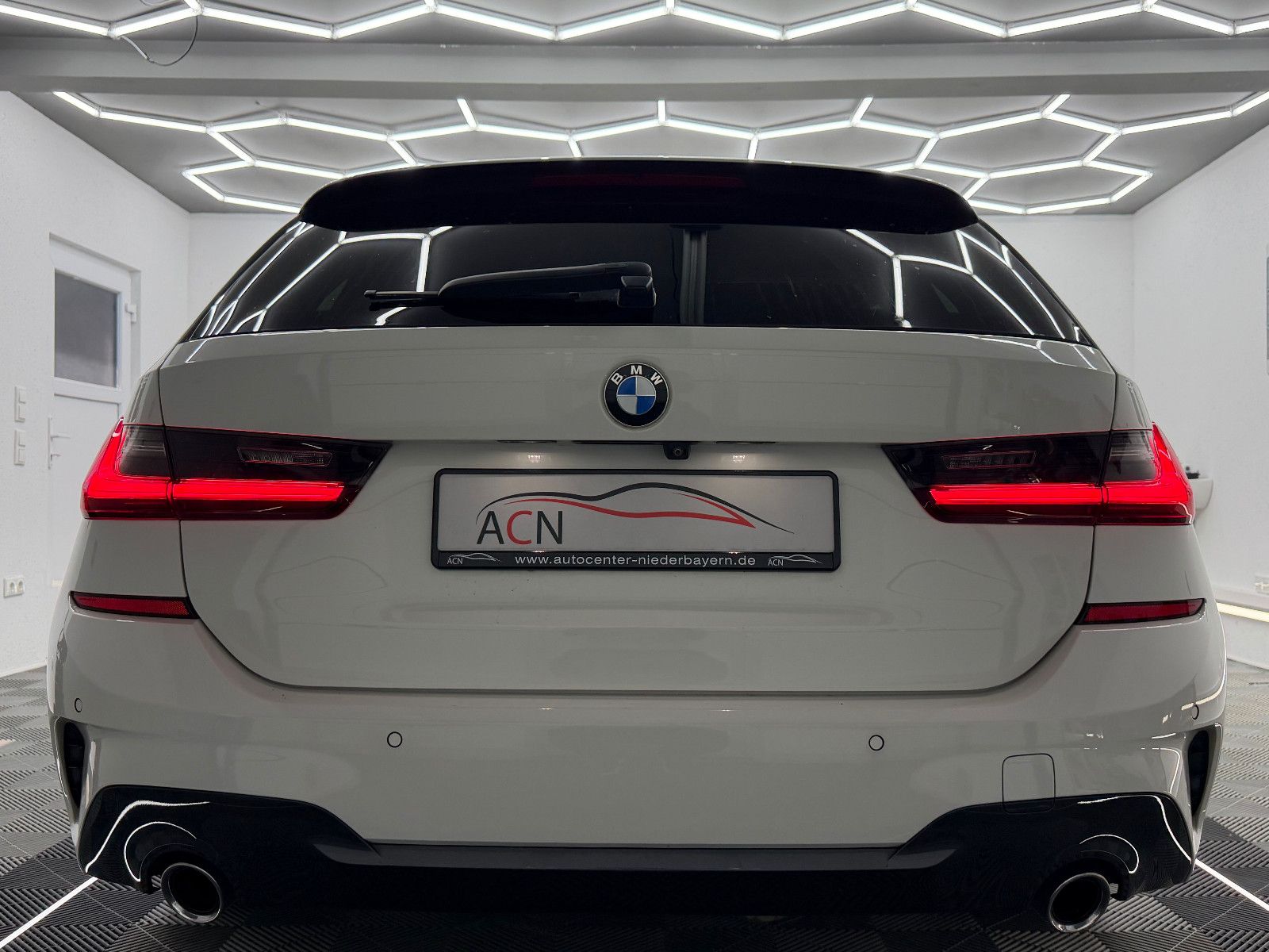 Fahrzeugabbildung BMW 320 d M SPORT/LIVE COCKPIT/MEMORY/HuD/AHK/LASER
