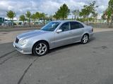 Mercedes-Benz E 240 AVANTGARDE - graue Mercedes-Benz E 240