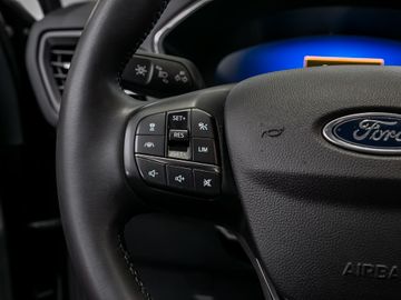 Ford Kuga 2.5 Duratec Titanium Digitales Cockpit