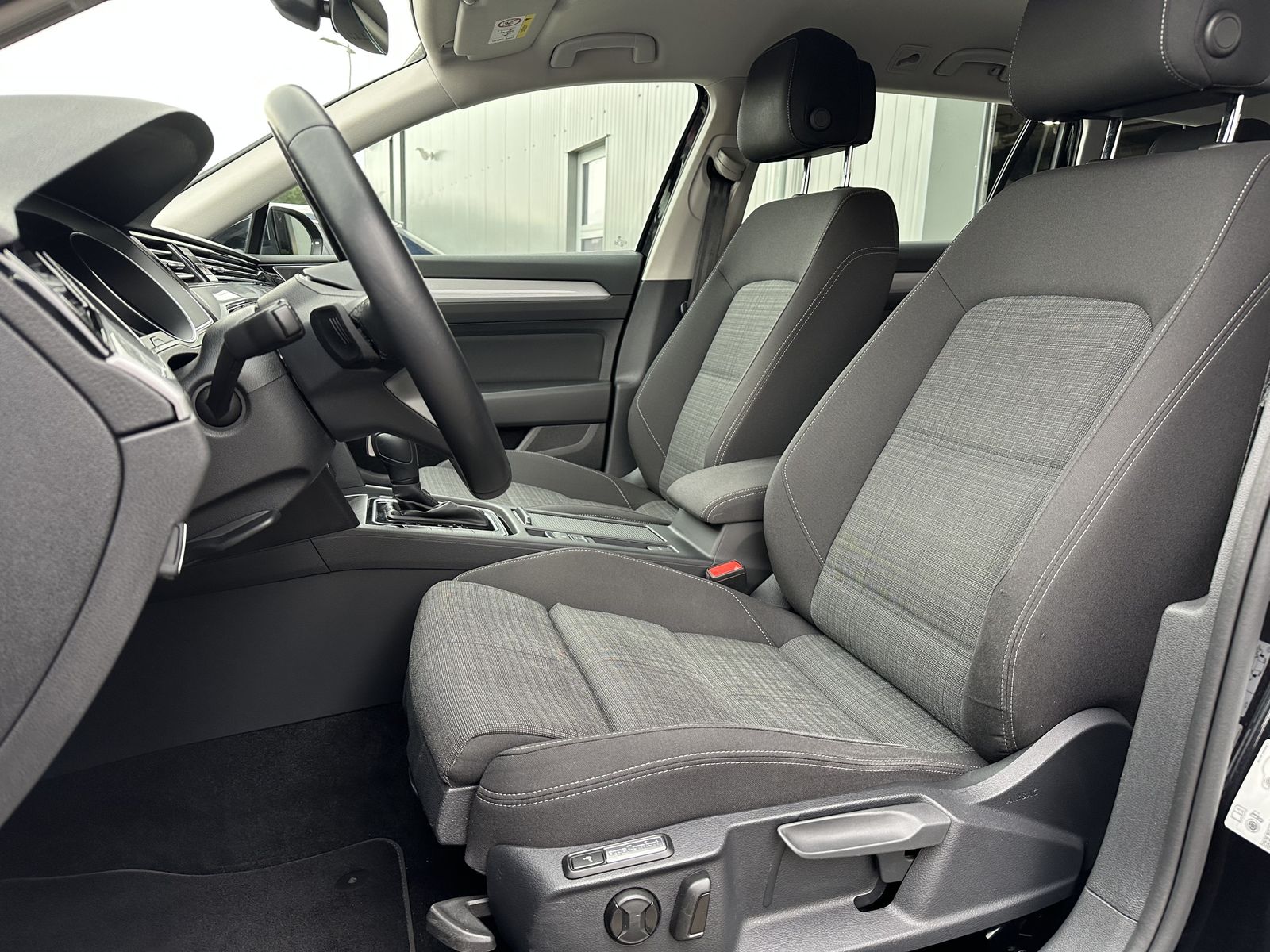 Fahrzeugabbildung Volkswagen Passat Variant 2.0 TDI DSG Business NAV+LED+KAM