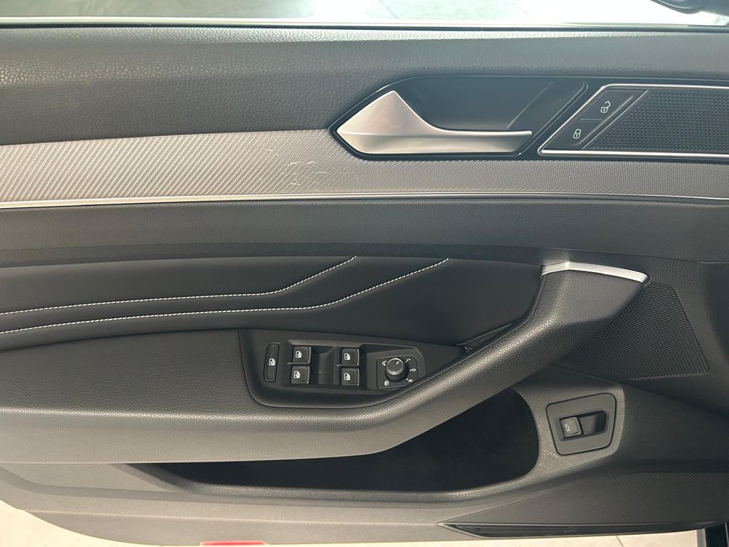 Volkswagen Passat Var ELEGANCE+R-Line*PANO*ViCo*STH*LED*AHK
