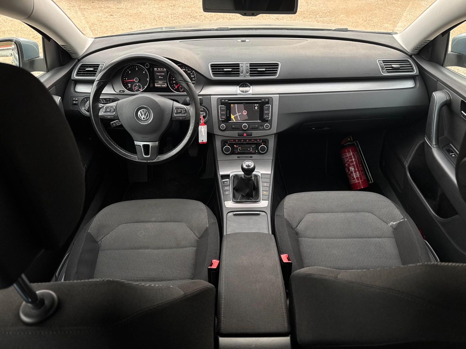 Volkswagen Passat 2011 — photo 13