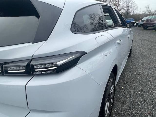 Fahrzeugabbildung Peugeot 308 SW Allure Blue HDI 130 eAT