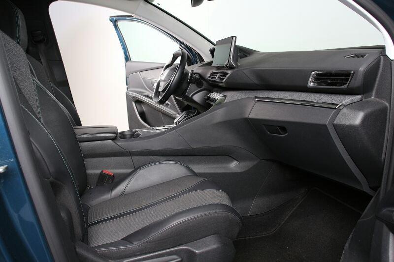 Peugeot 3008 1.2 PureTech Allure Pack LED Navi AHK