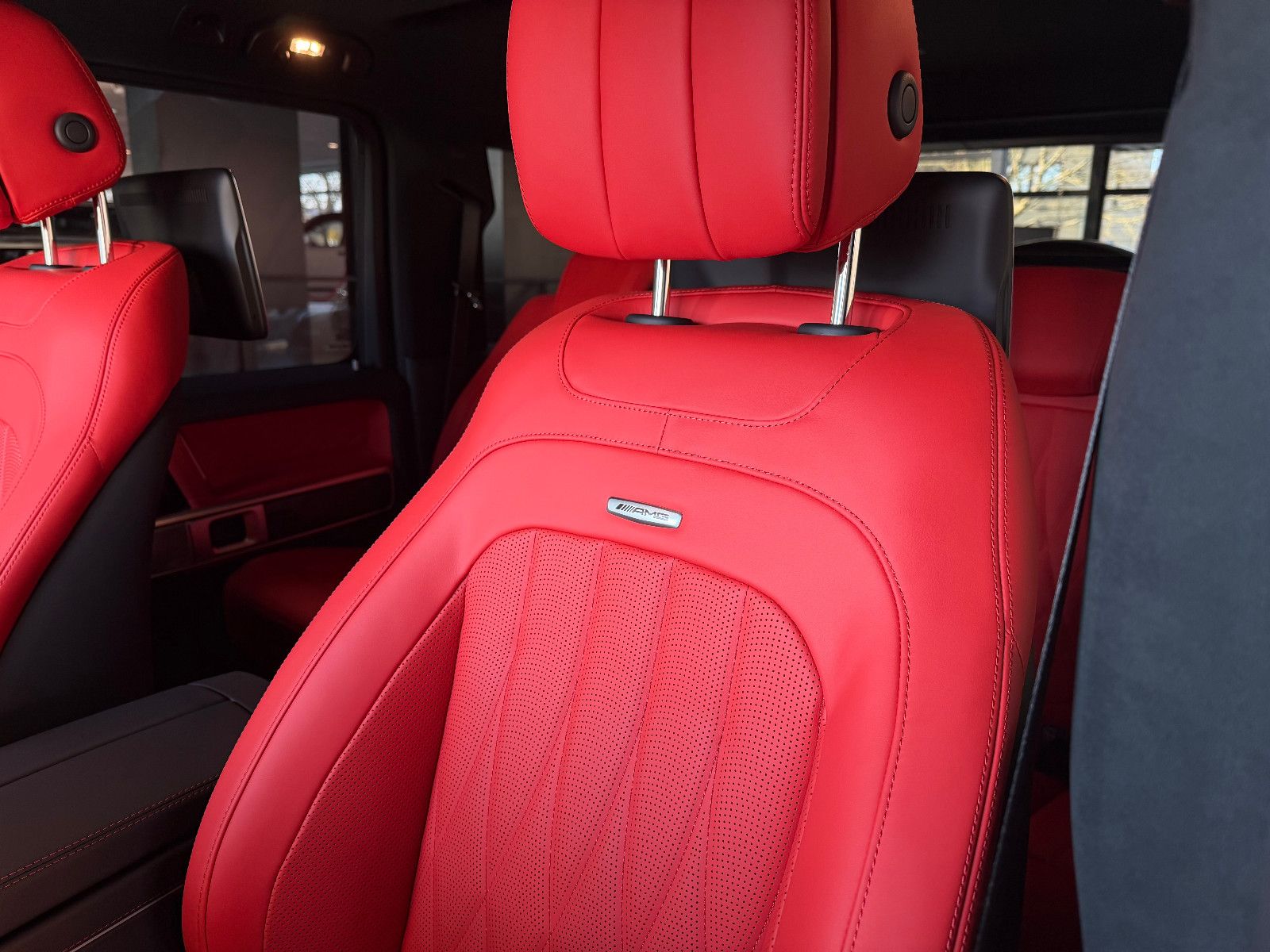 Fahrzeugabbildung Mercedes-Benz G 63 AMG/ A22/ FOND-TV/CARBON/RED/SUPERIOR/UNI