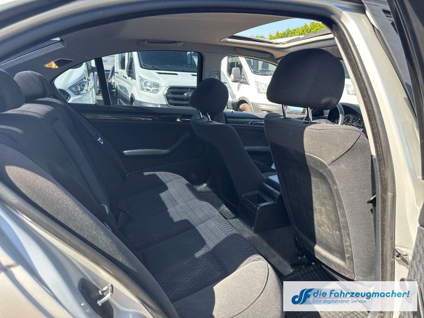 Fahrzeugabbildung BMW 318 i Klimaautom SD PDC Alu Sportfahrwerk Multif