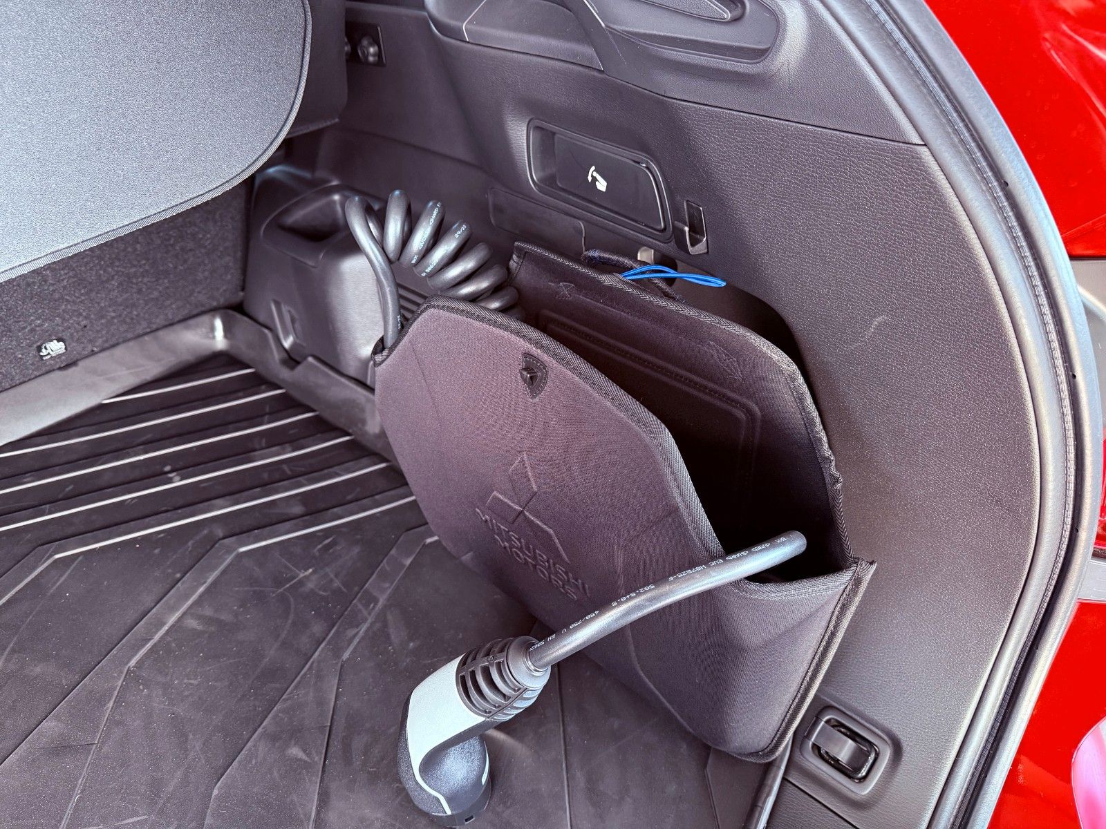 Fahrzeugabbildung Mitsubishi Outlander Intro Edi. PHEV 4WD LED AHK Kam 20"