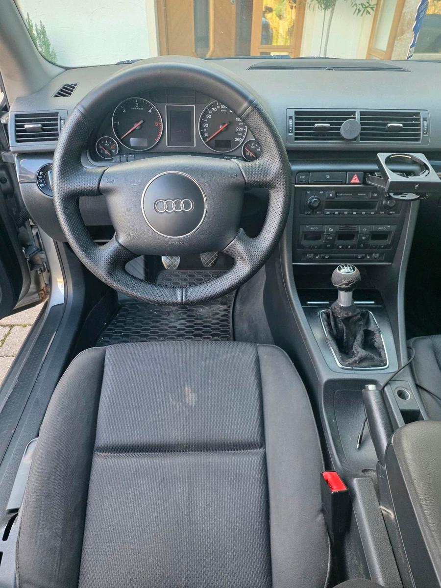 Audi A4 2004 — photo 8