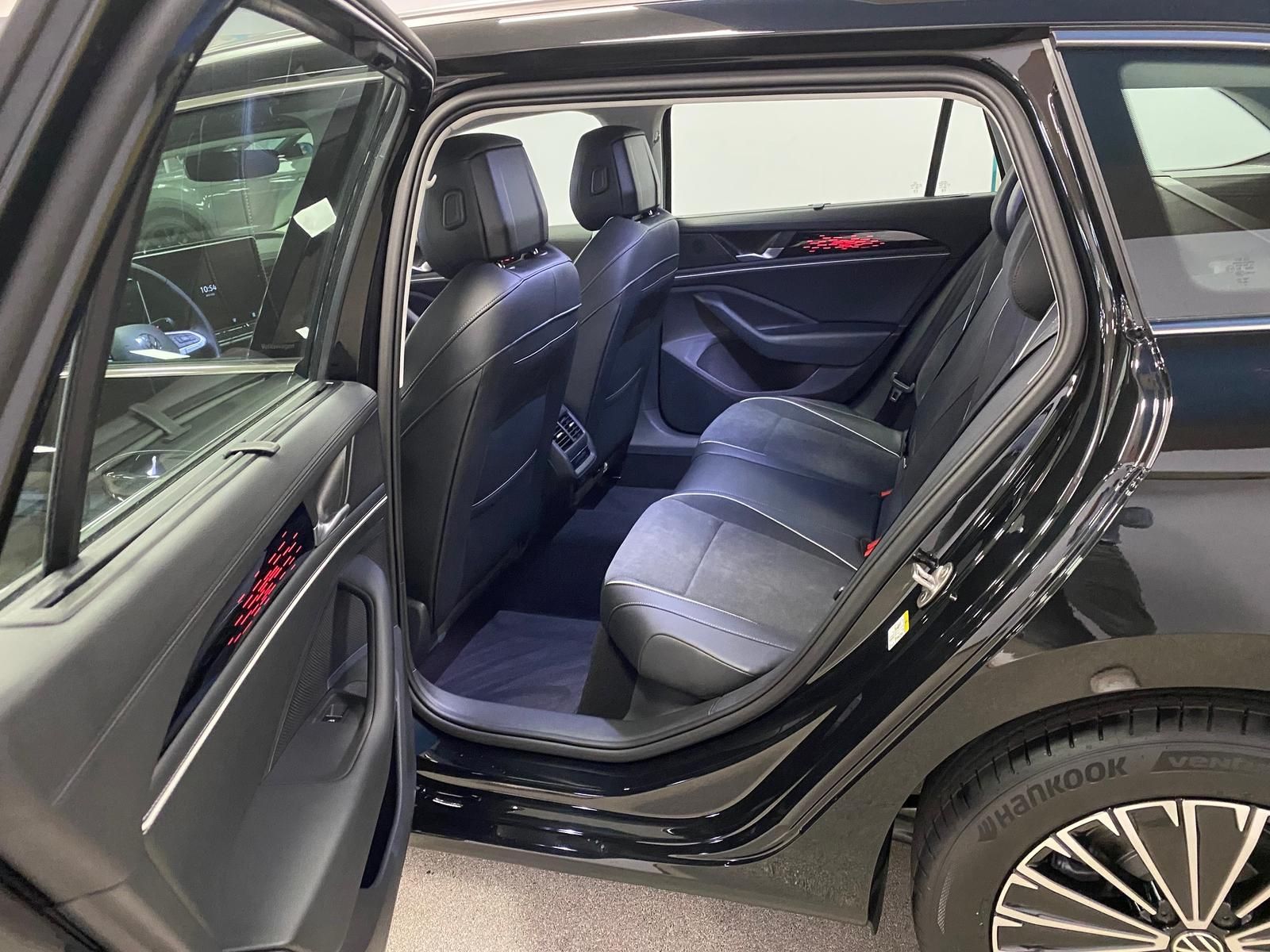 Fahrzeugabbildung Volkswagen Passat Variant 1.5 eTSI Elegance AHK+MATRIX+ACC+