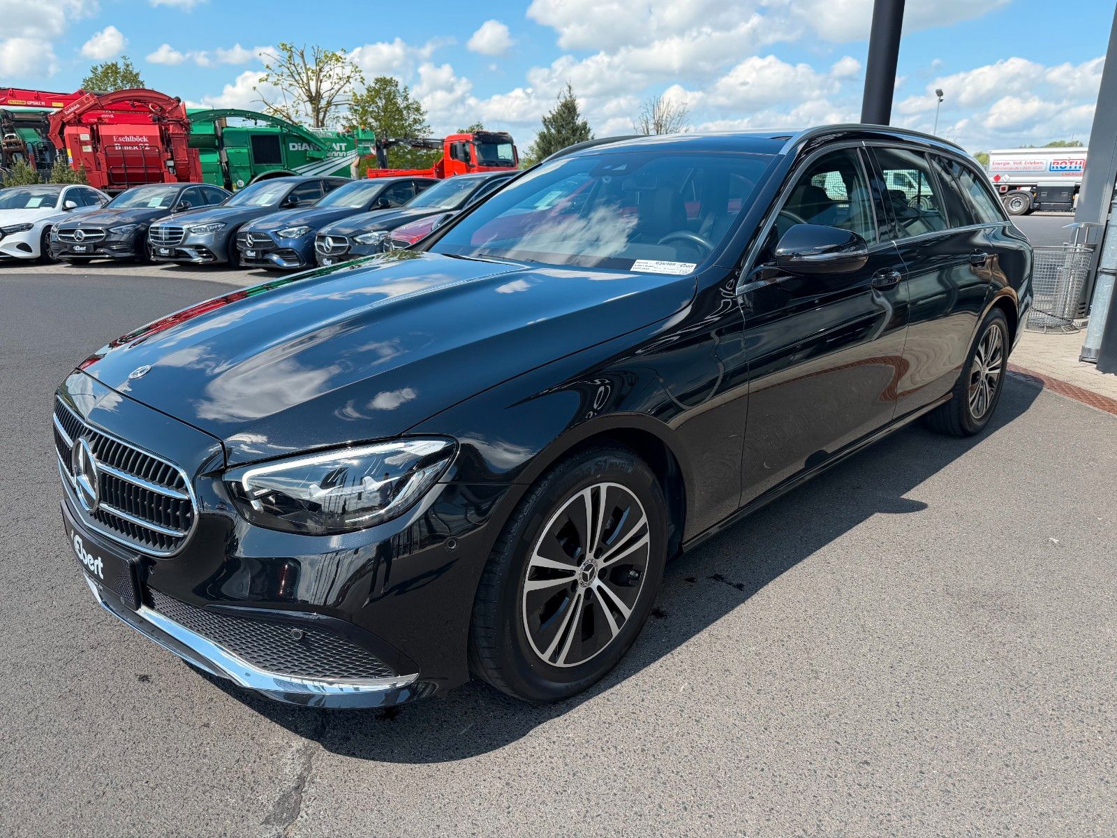 Fahrzeugabbildung Mercedes-Benz E 200 T Avantgarde+Pano+RKamera+Ambiente+TotW