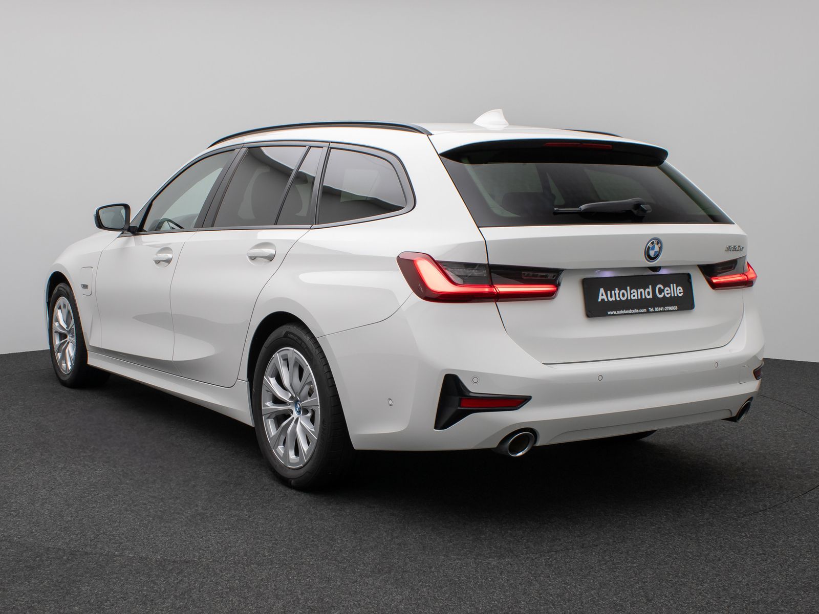 Fahrzeugabbildung BMW 320e  Kamera Laser HUD DAB HiFi Komfort Alarm