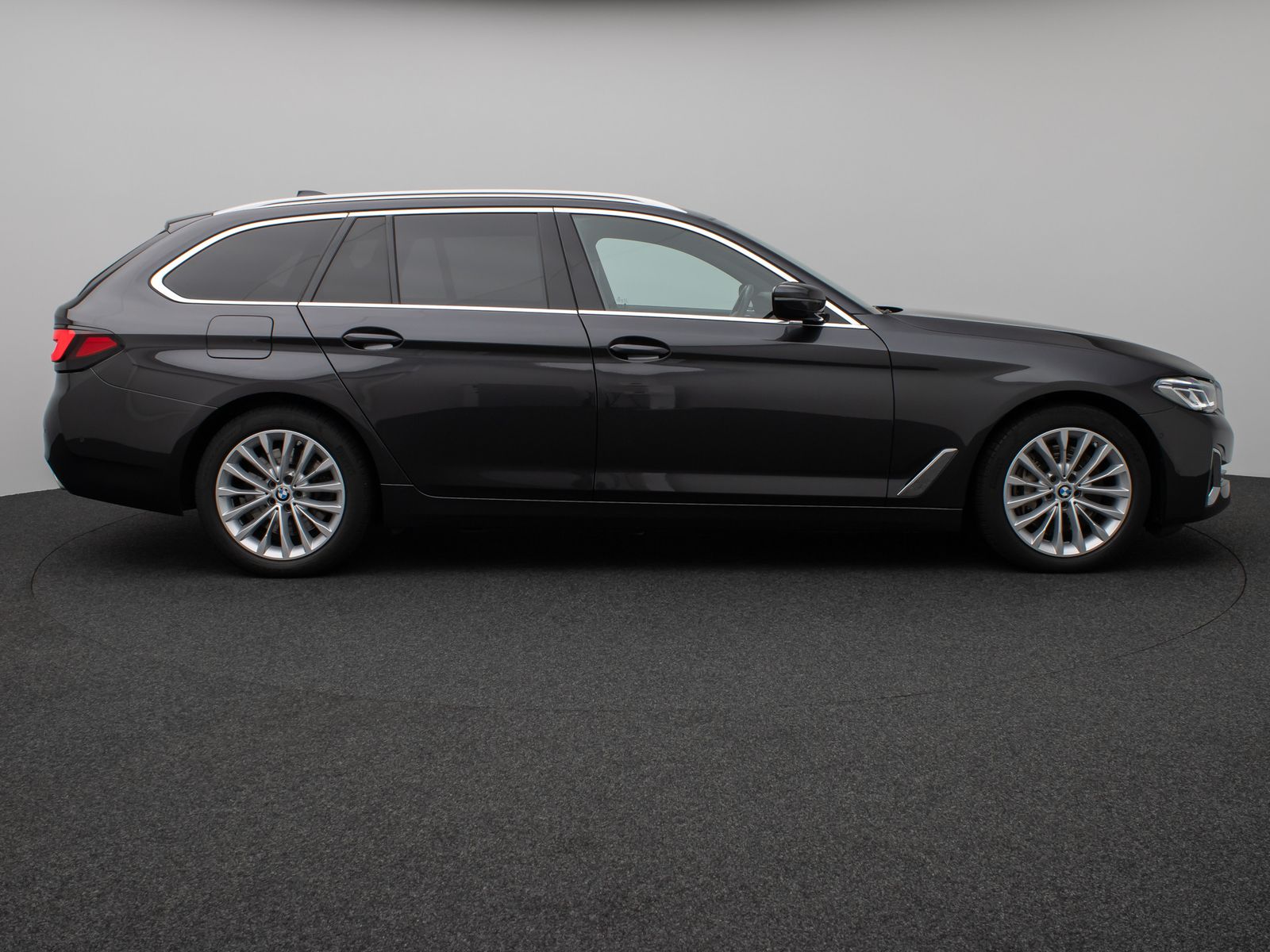 Fahrzeugabbildung BMW 540d xD LuxuryLine Panorama Laser Kamera HUD H/K