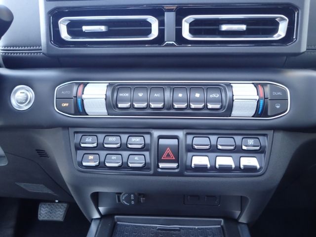 Fahrzeugabbildung BAW 212 TCI 4WD Grün/Schwarz/Grau Leder Digitales Co