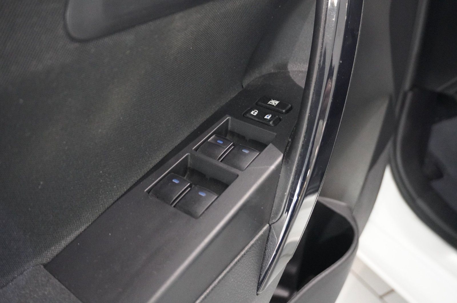 Fahrzeugabbildung Toyota Auris 1.2 LIM. DESIGN EDITION NAVI/LED/KAMERA/SH