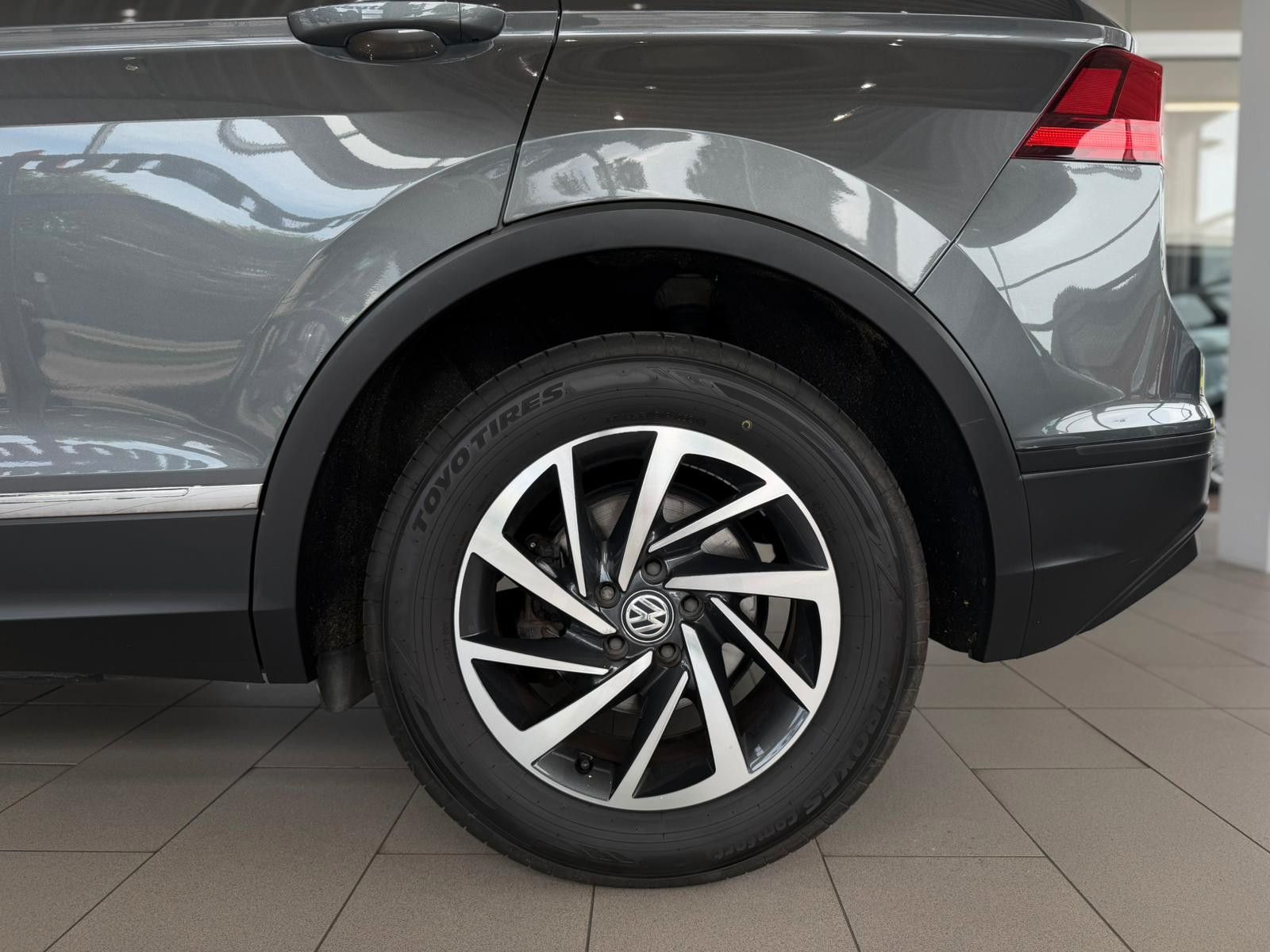 Fahrzeugabbildung Volkswagen Tiguan 2.0TDI Sound SITZHZG ACC NAVI AHK 8xALU