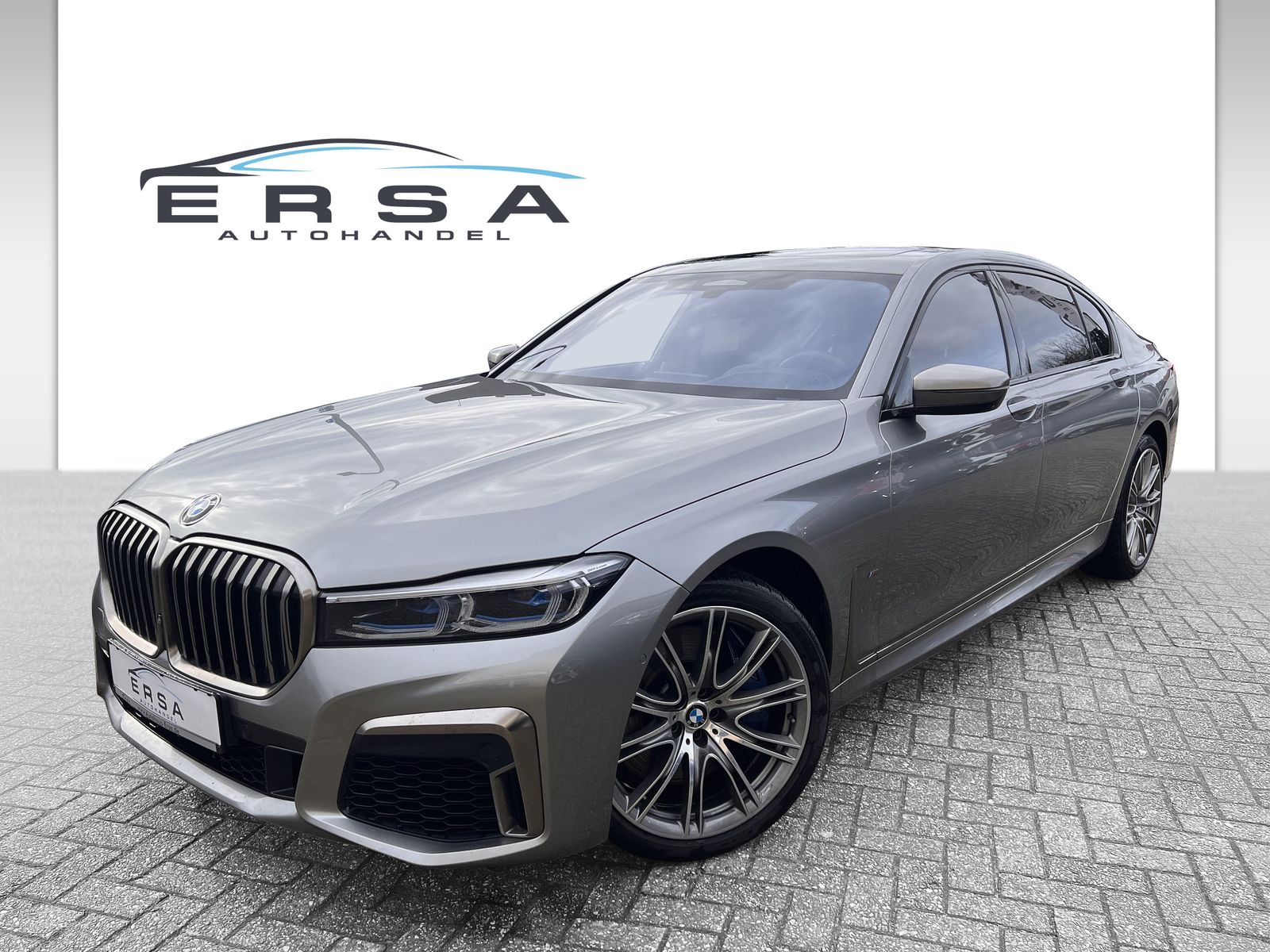 BMW M760Li xDrive *SkyLounge*Drivers Pack*B&amp;W*Night 