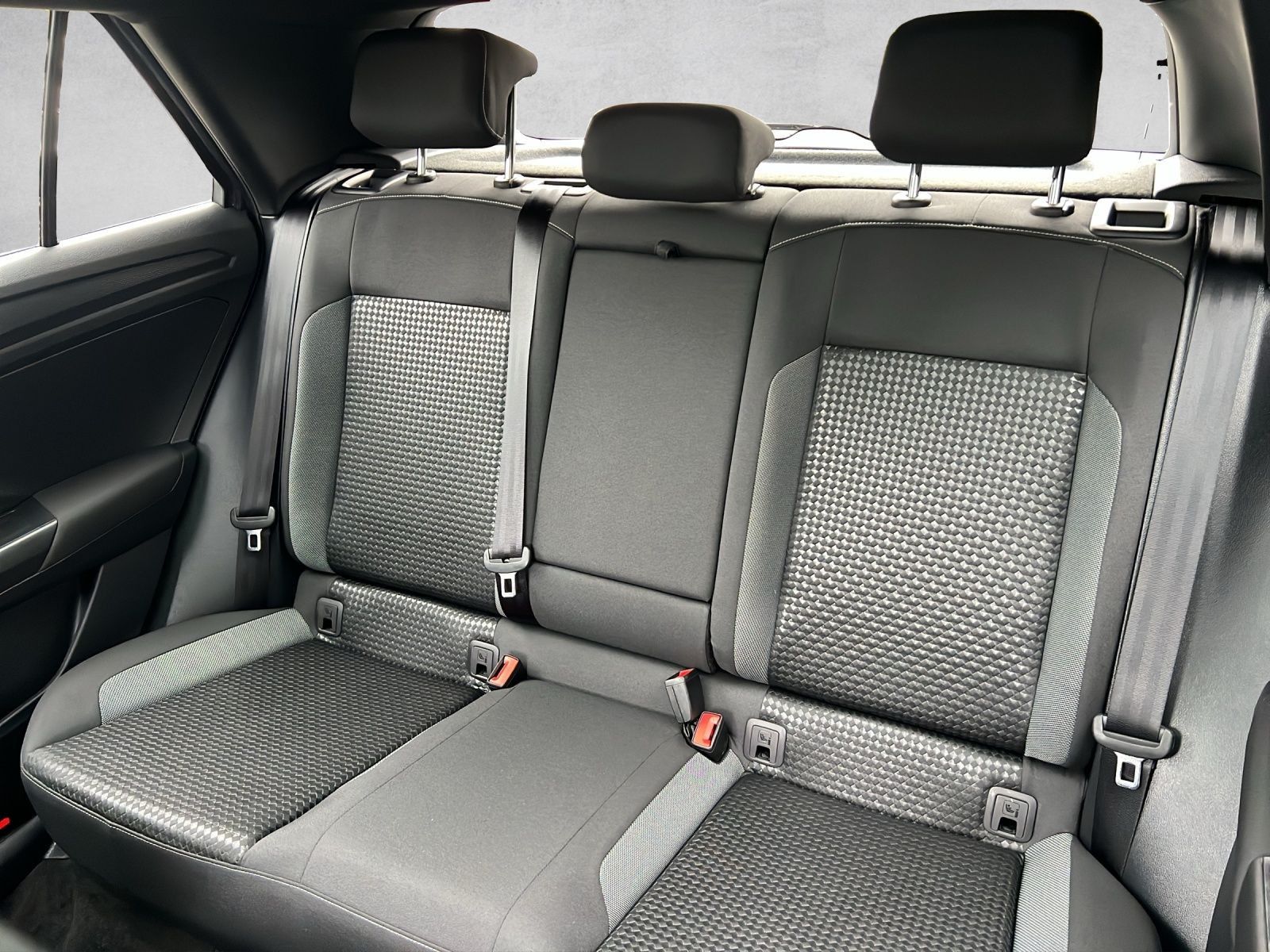 T-Roc Active 1.5 TSI DSG AHK*Navi*Pano*Standhzg.