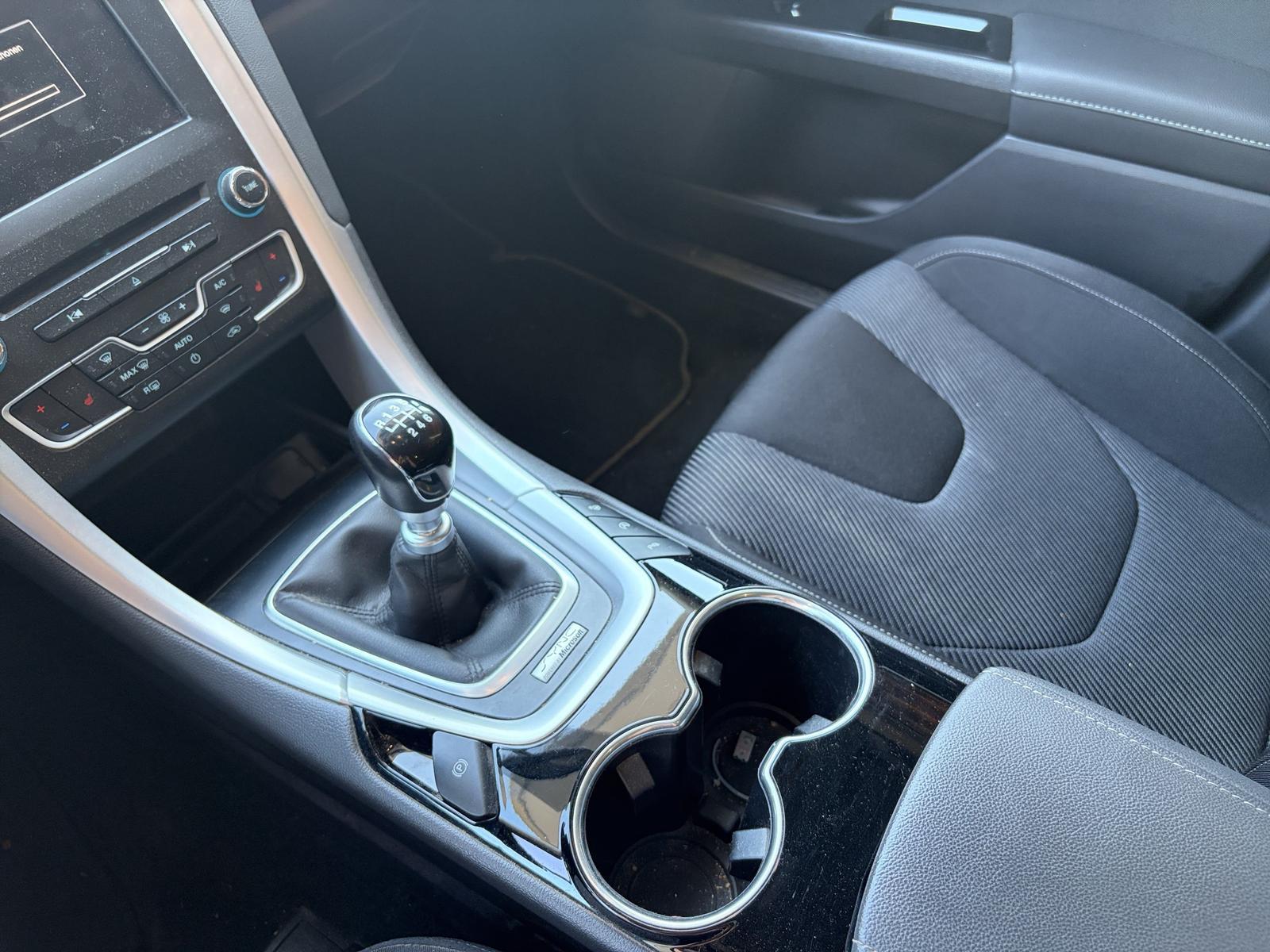 Ford Mondeo 2015 — photo 25