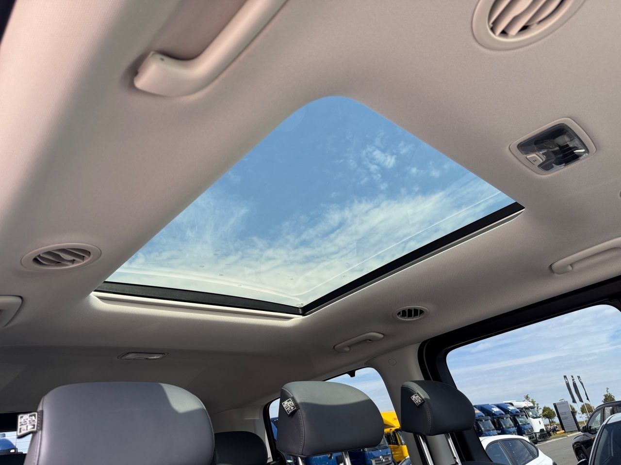 Fahrzeugabbildung Hyundai STARIA PRIME 9-SI*SITZKL*LED*PANO*DISTR*LHZ*360°