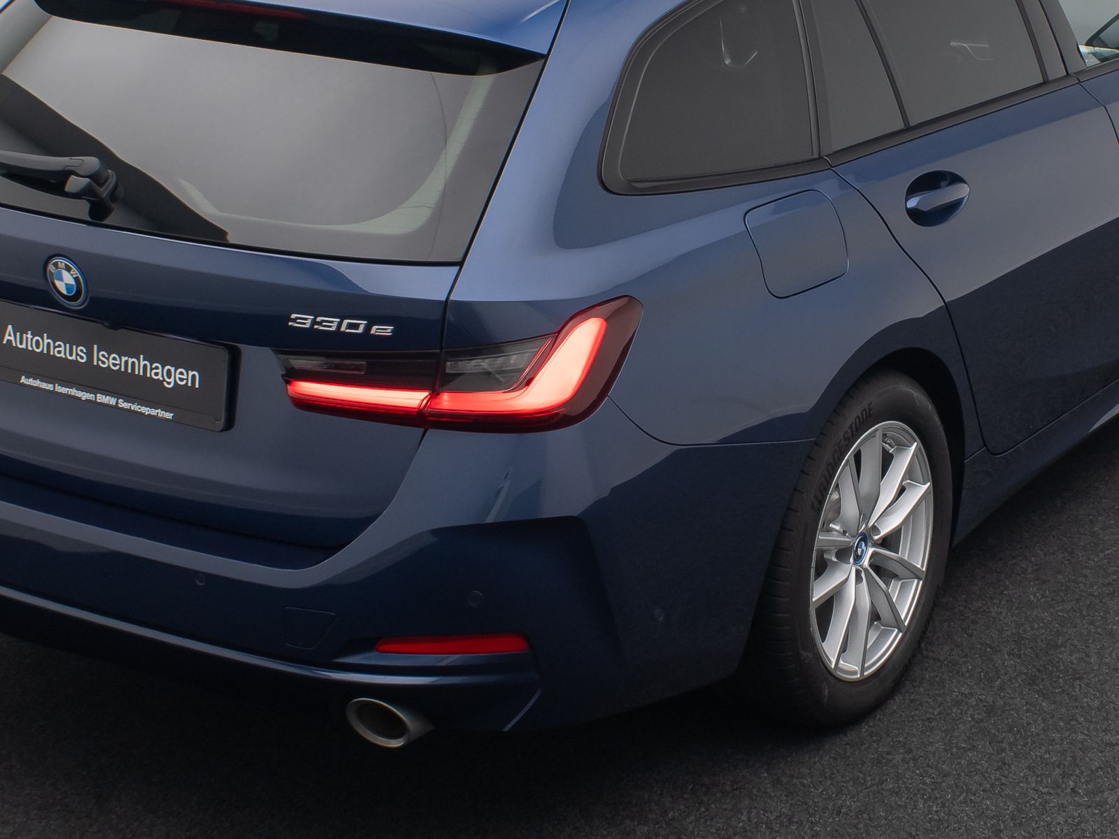 Fahrzeugabbildung BMW 330e xD H/K DAB Kamera AHK Komfort HUD Sport