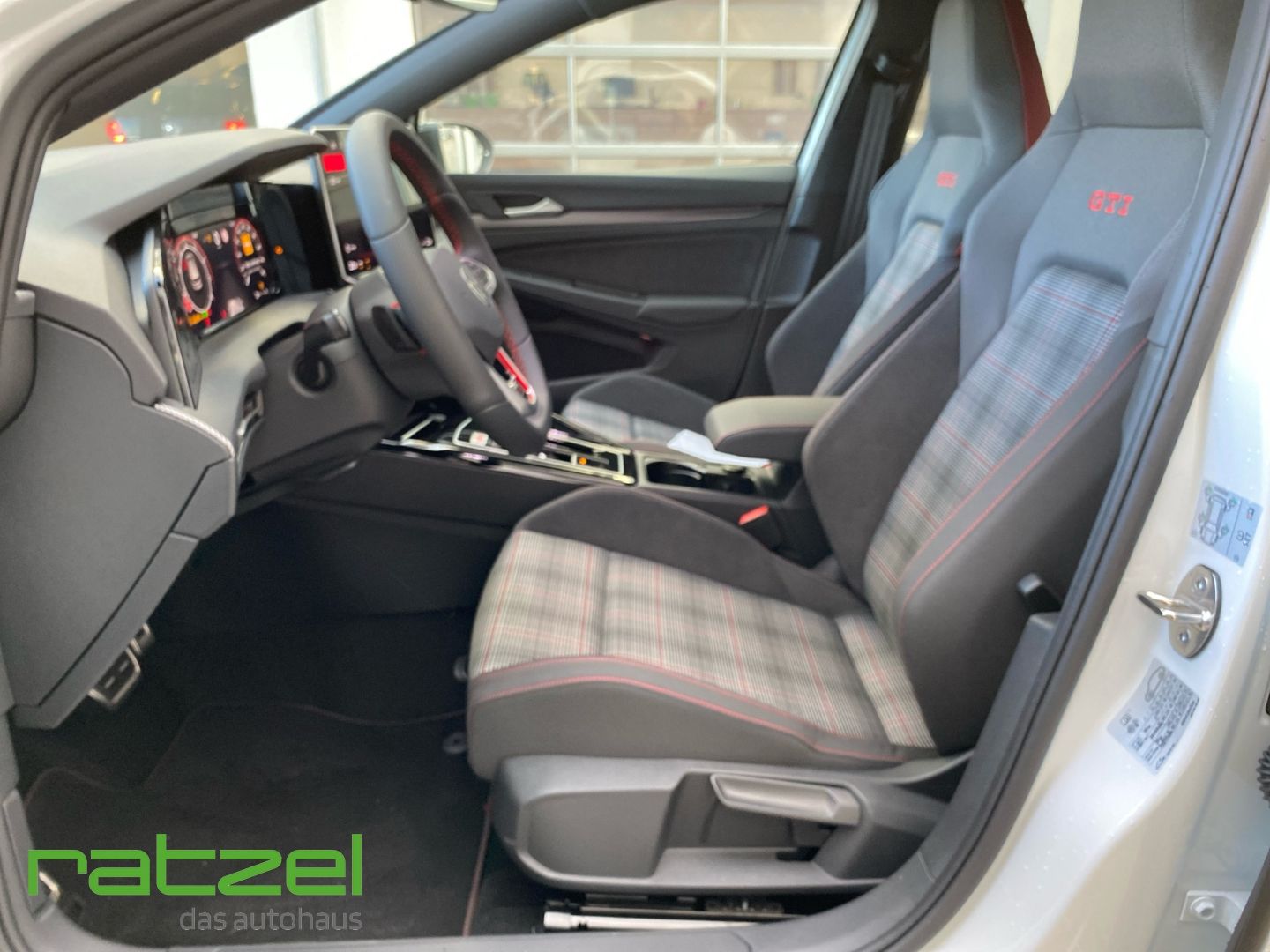 Fahrzeugabbildung Volkswagen Golf GTI VIII 2.0TSI DSG Business+BlackStyle+AHK