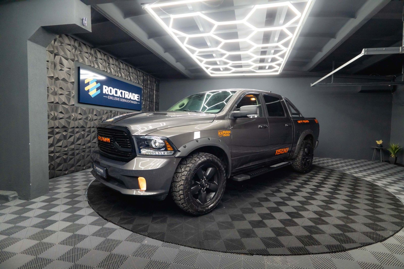 Fahrzeugabbildung Dodge RAM 5.7 V8 HEMI 4x4 OFFROAD Night-Paket *LED*