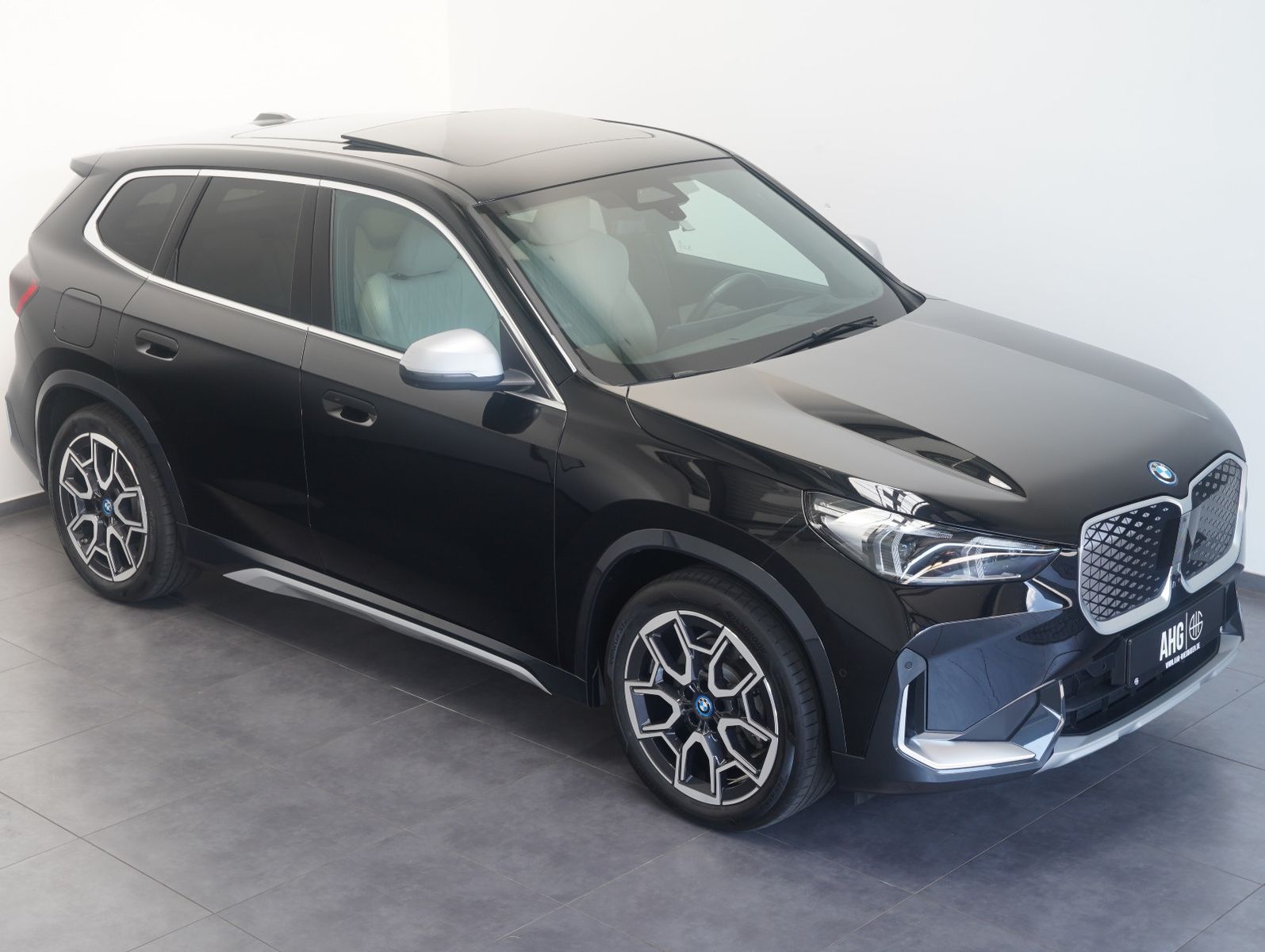 BMW iX1 30 xDrive xLine LED/PANORAMA/HEAD-UP/SOH foto 6