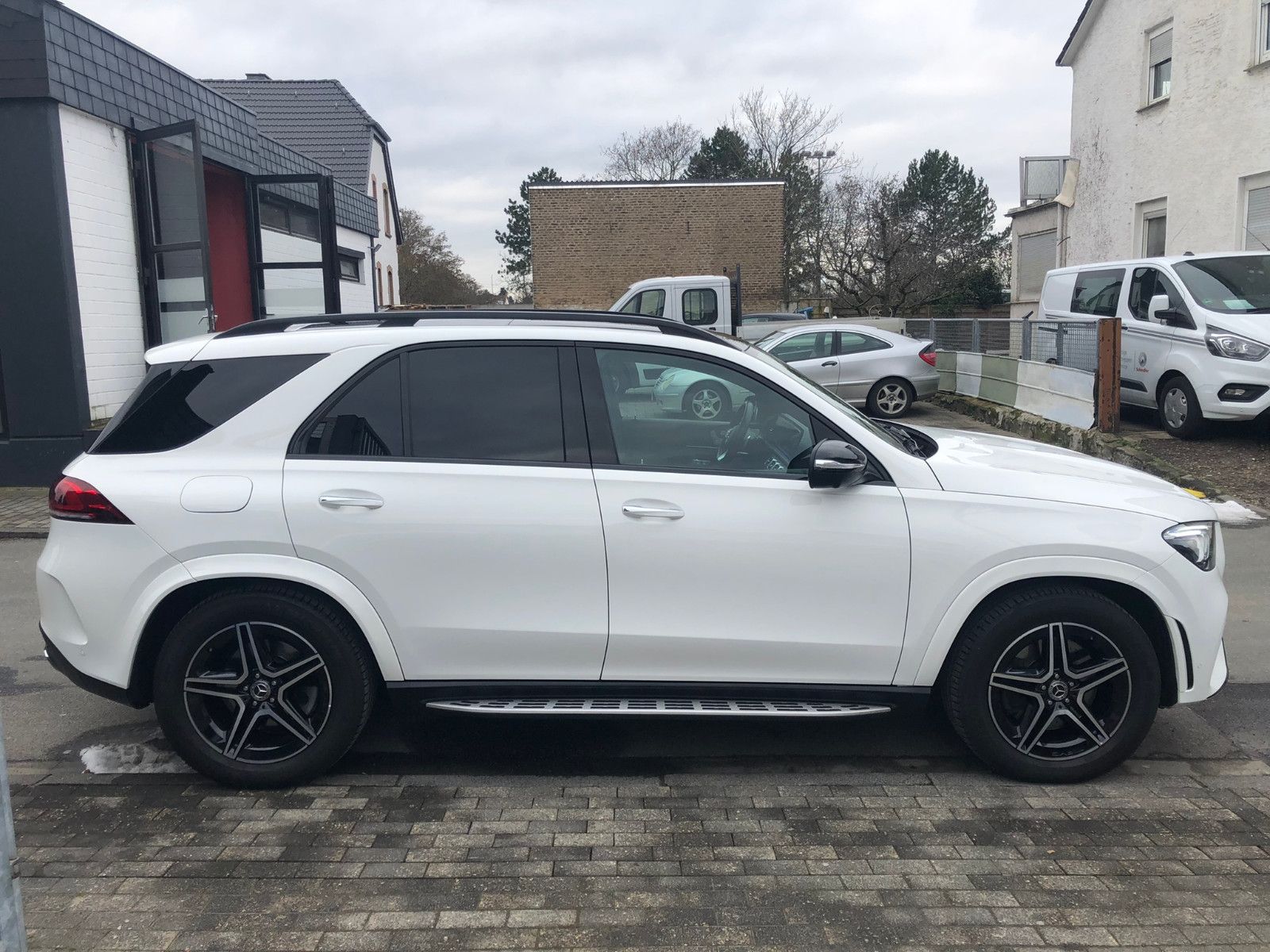 Fahrzeugabbildung Mercedes-Benz GLE 400d 4MATIC |AMG|HUD|Burmester|Pano|360°|AHK