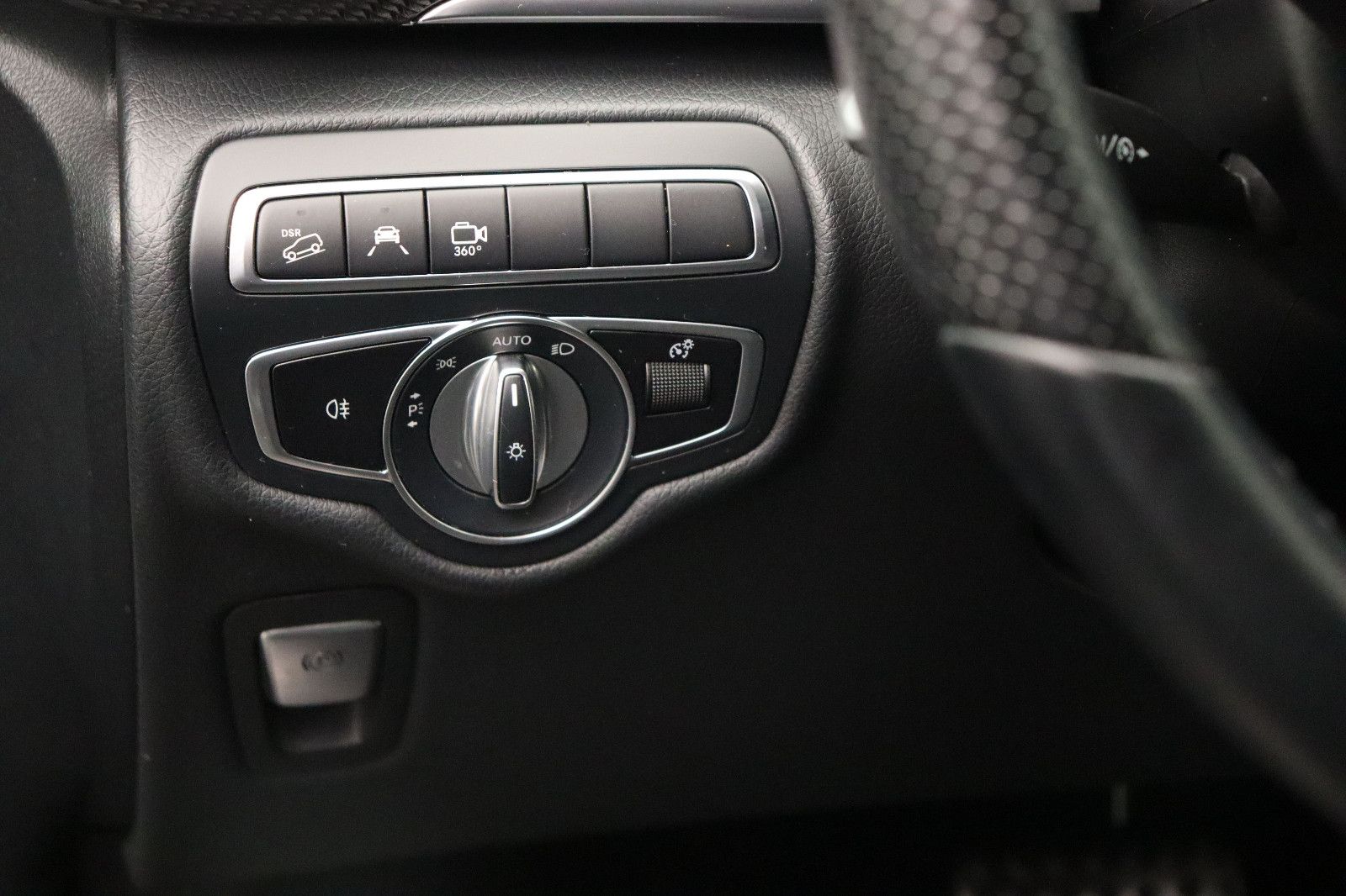 Fahrzeugabbildung Mercedes-Benz V 300d Avantgarde Edition AMG 4Matic extralang