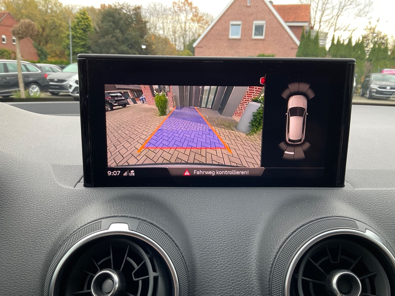 Fahrzeugabbildung Audi Q2 35 TFSI S tronic advanced,Kamera,Navi,LED