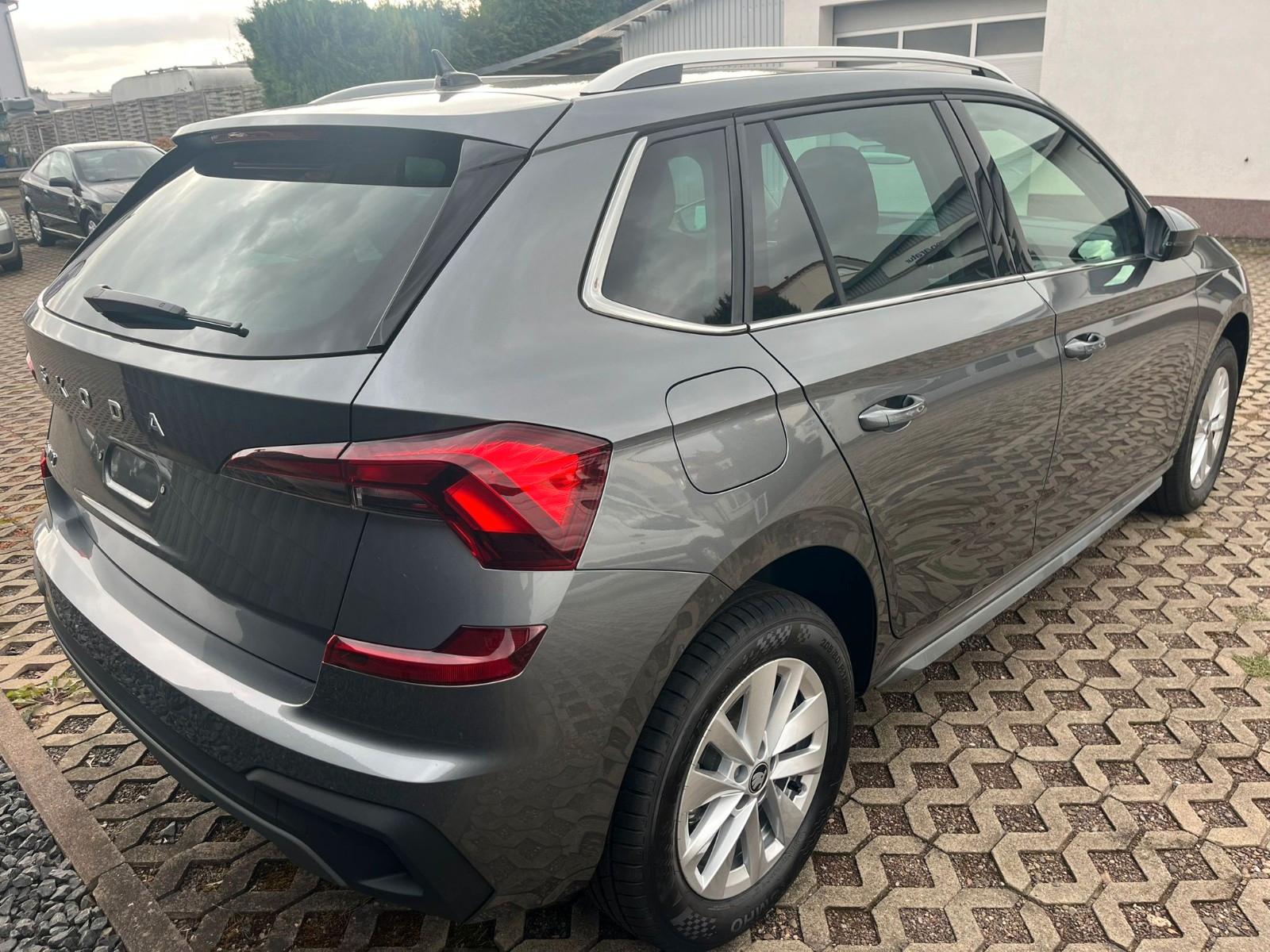 Skoda Kamiq Select.110KW,AHK,WP,5JGar.Navi,Kamera,17Zo