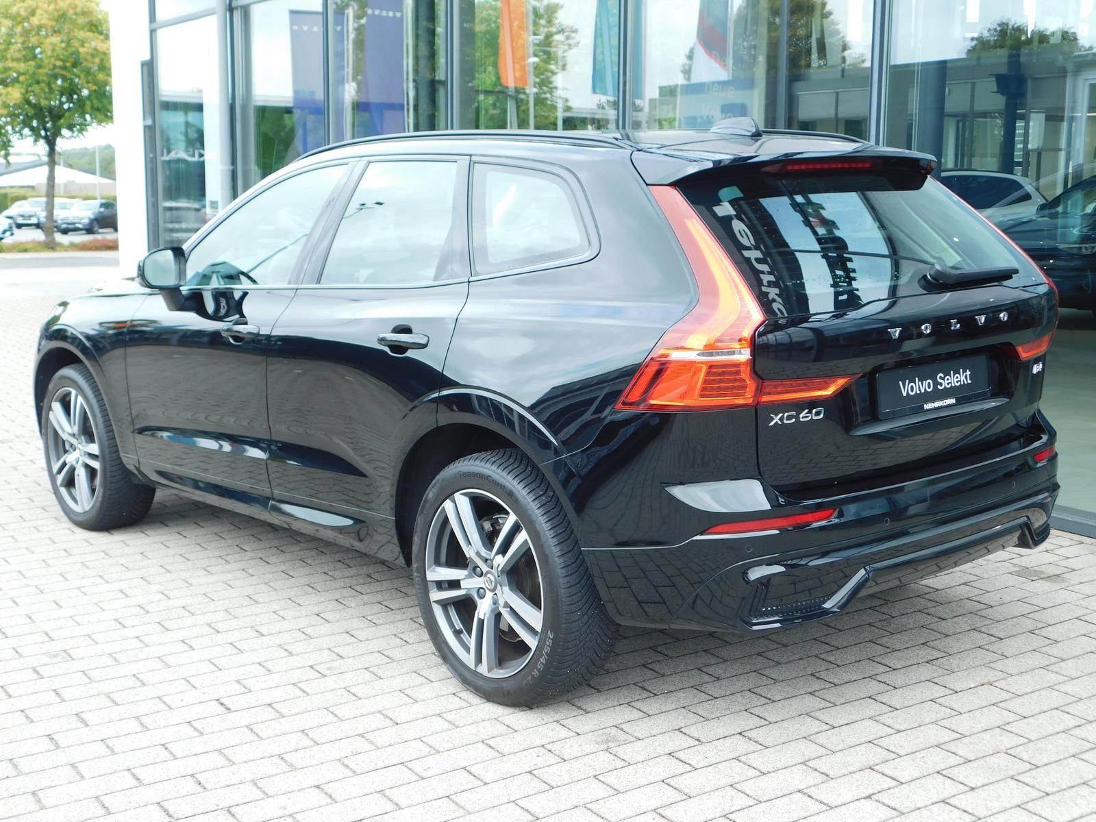 Fahrzeugabbildung Volvo XC60 B4 D Plus Dark