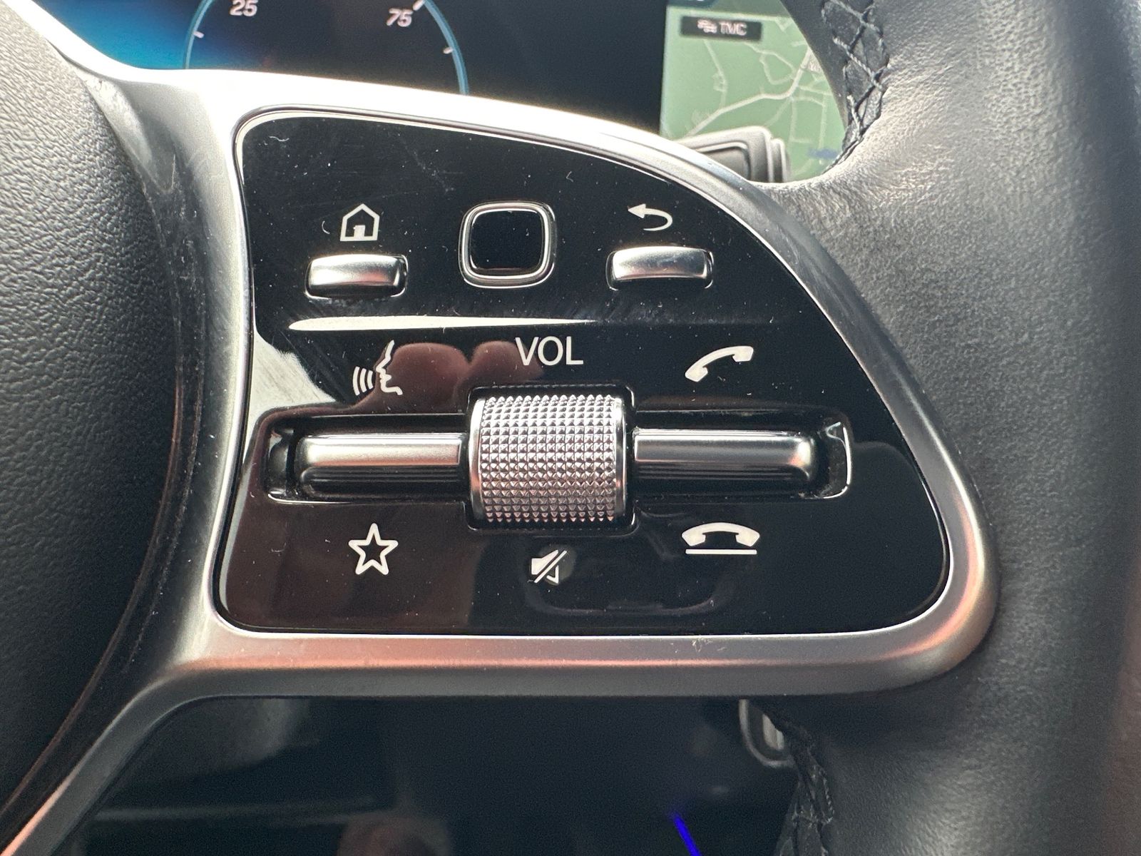 Fahrzeugabbildung Mercedes-Benz EQB 250 Progressive NAV+LED+KAM+KEYLESS