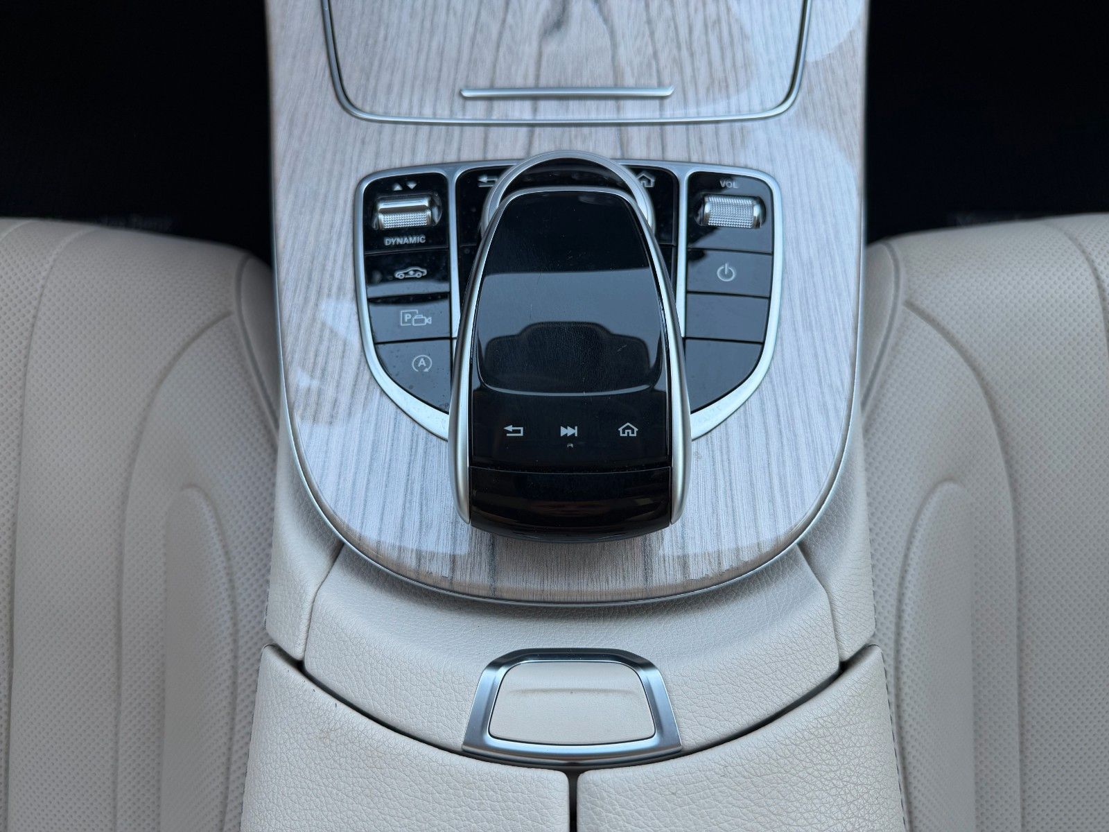 Fahrzeugabbildung Mercedes-Benz CLS 450 4M+Distr+ESD+AirM+Sitzklima+360