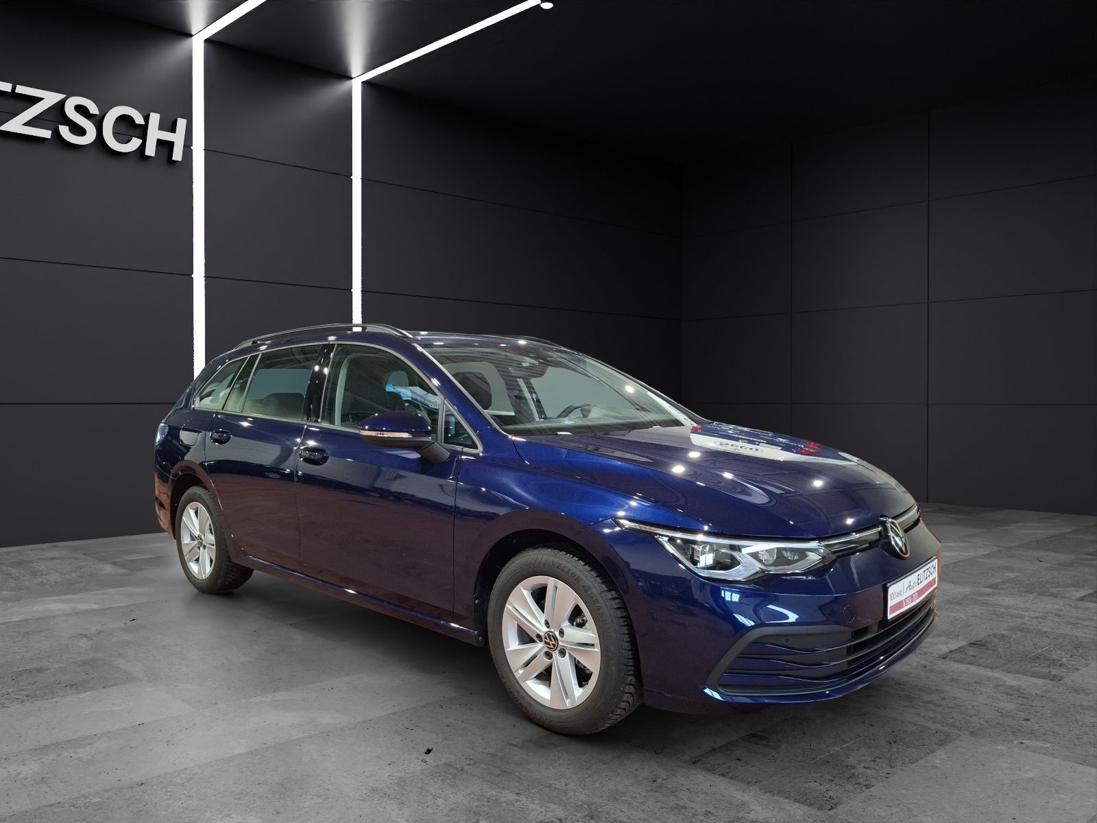 Fahrzeugabbildung Volkswagen Golf VIII Variant eTSI Life DSG LEDplus Navi AID