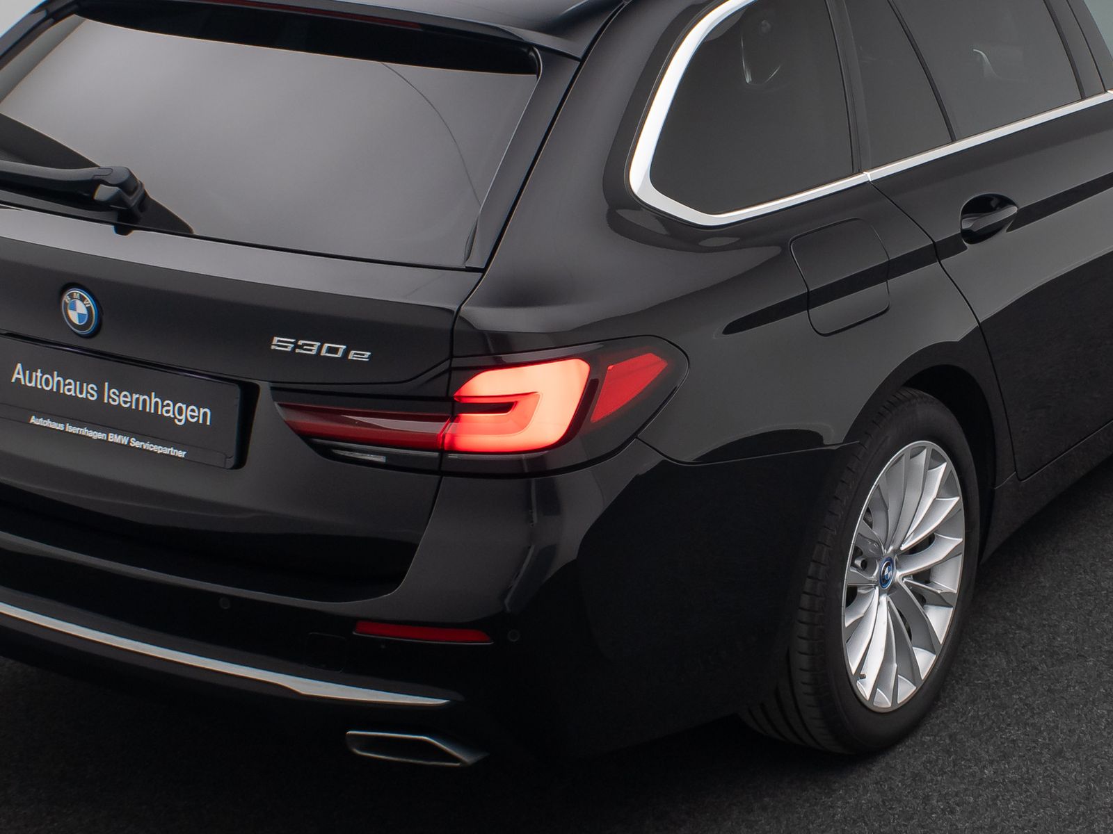 Fahrzeugabbildung BMW 530e Luxury Line DAB Laser Komfort H/K HUD Sport