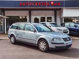 Volkswagen Passat Variant 1.6 °Basis °ZV °TÜV NEU °Klima - Volkswagen Passat Variant aus 2001