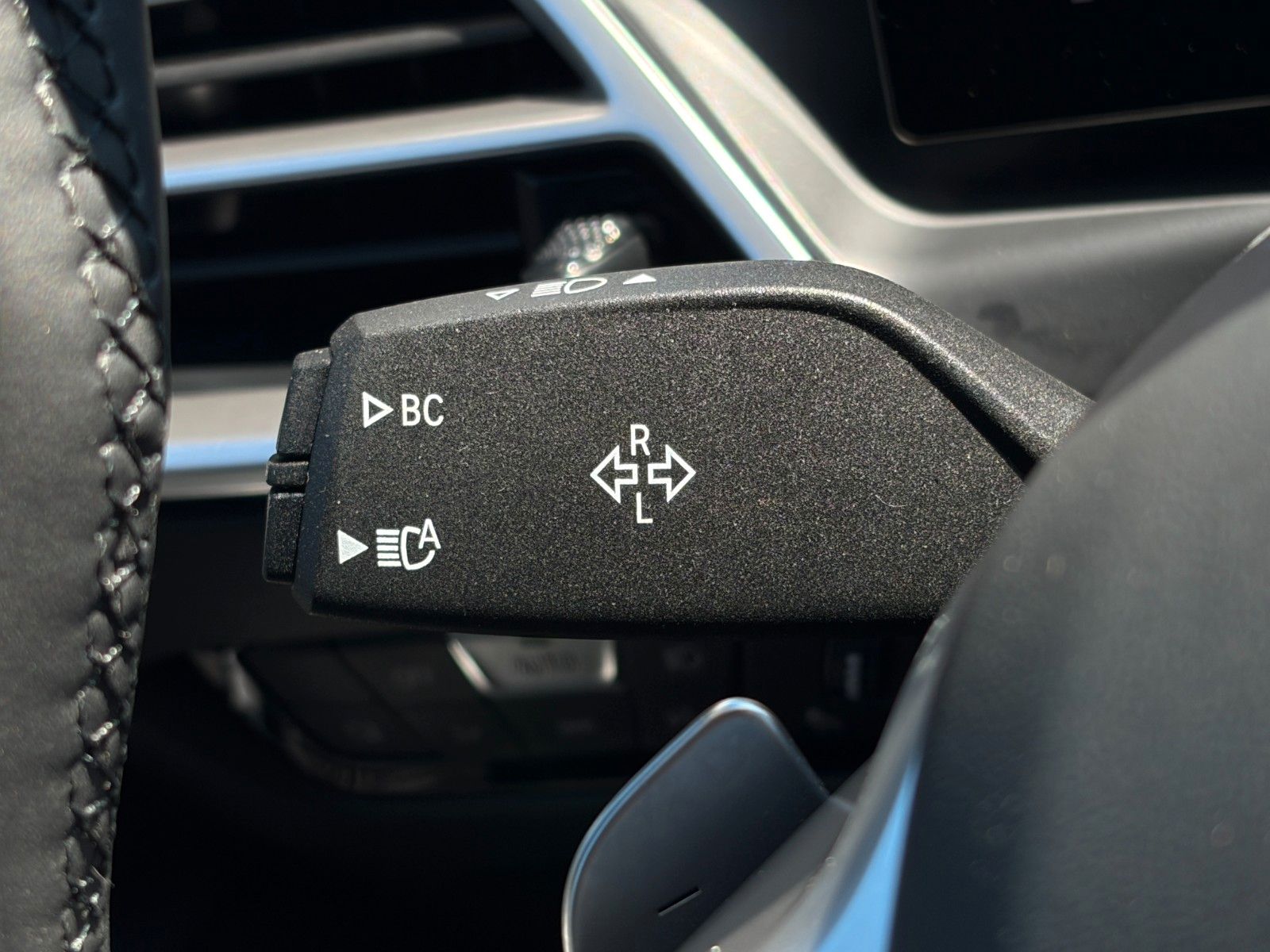 Fahrzeugabbildung BMW 318i Touring CockPit+ Alarm 3Z-Klima Kamera SHZ