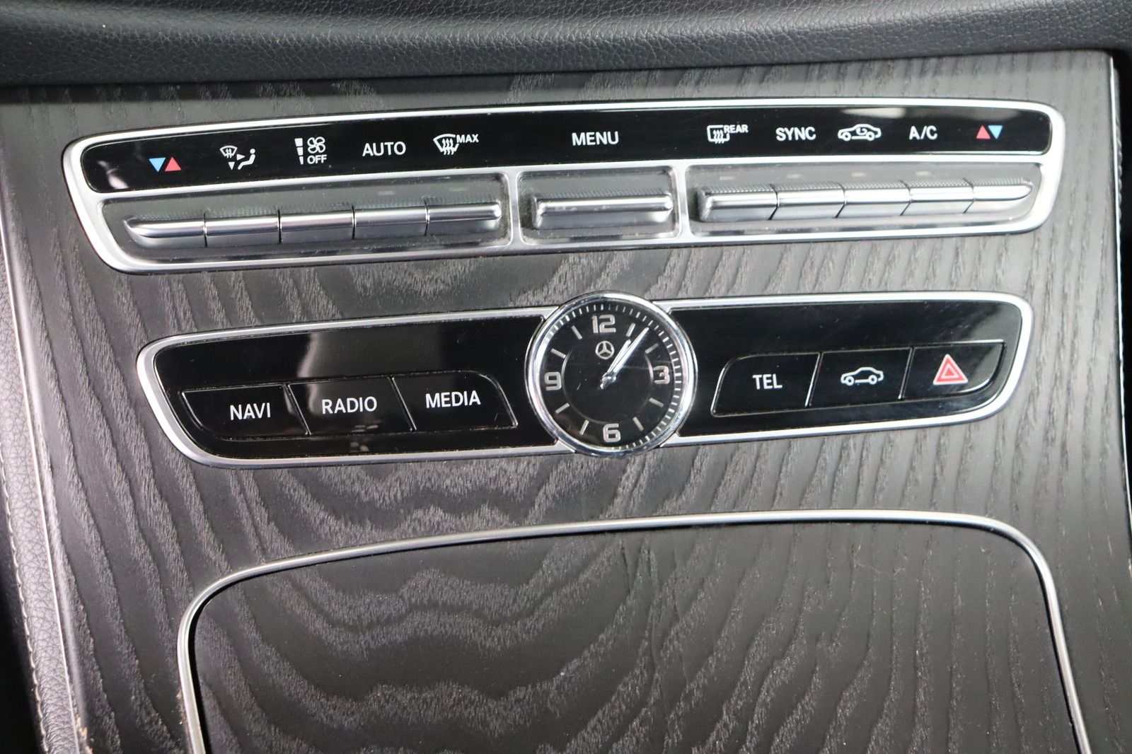 Fahrzeugabbildung Mercedes-Benz E 400 d 4Matic AMG-Paket * Multibeam * 360°
